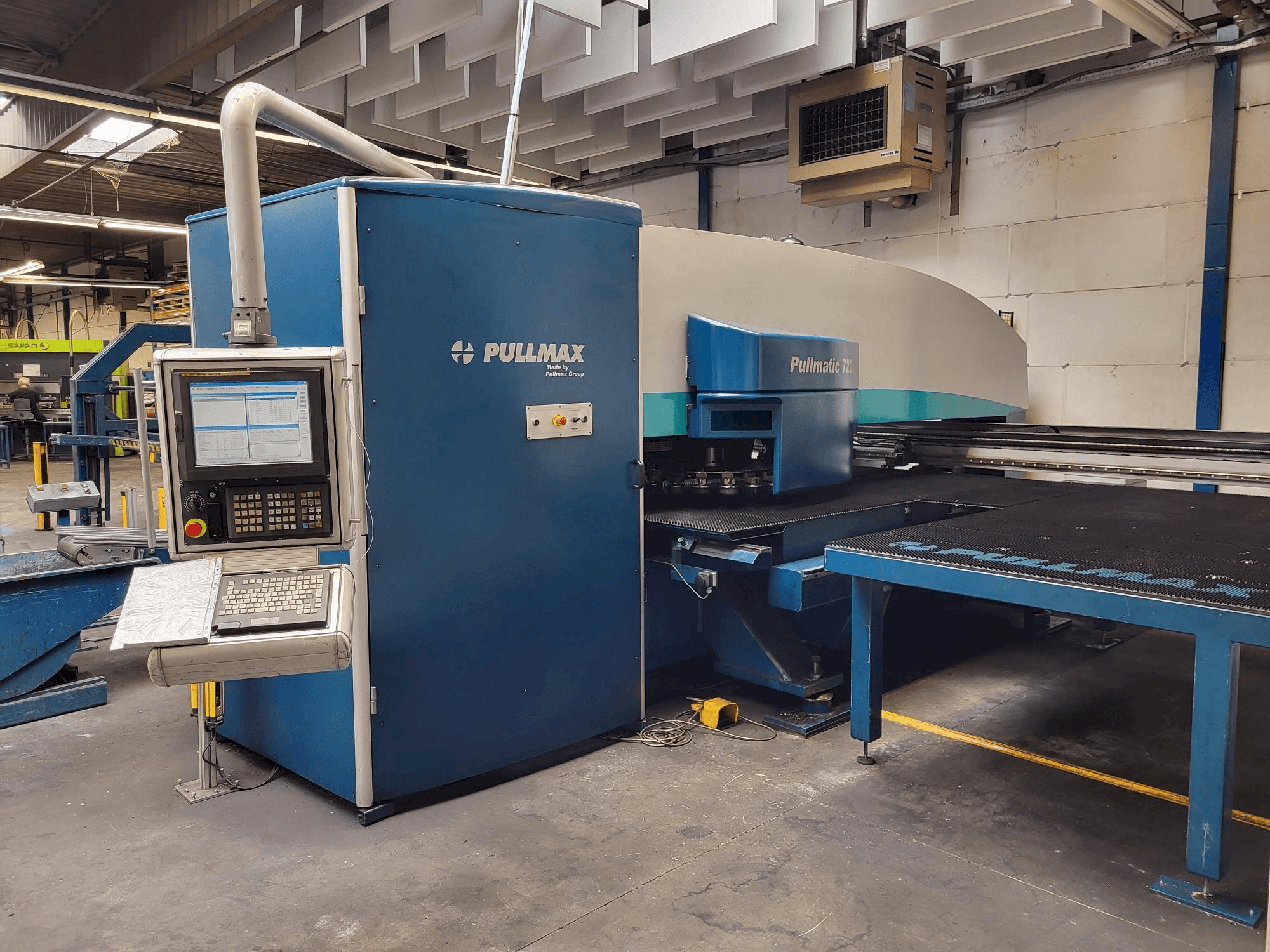 Вид станка Pullmax 720 спереди