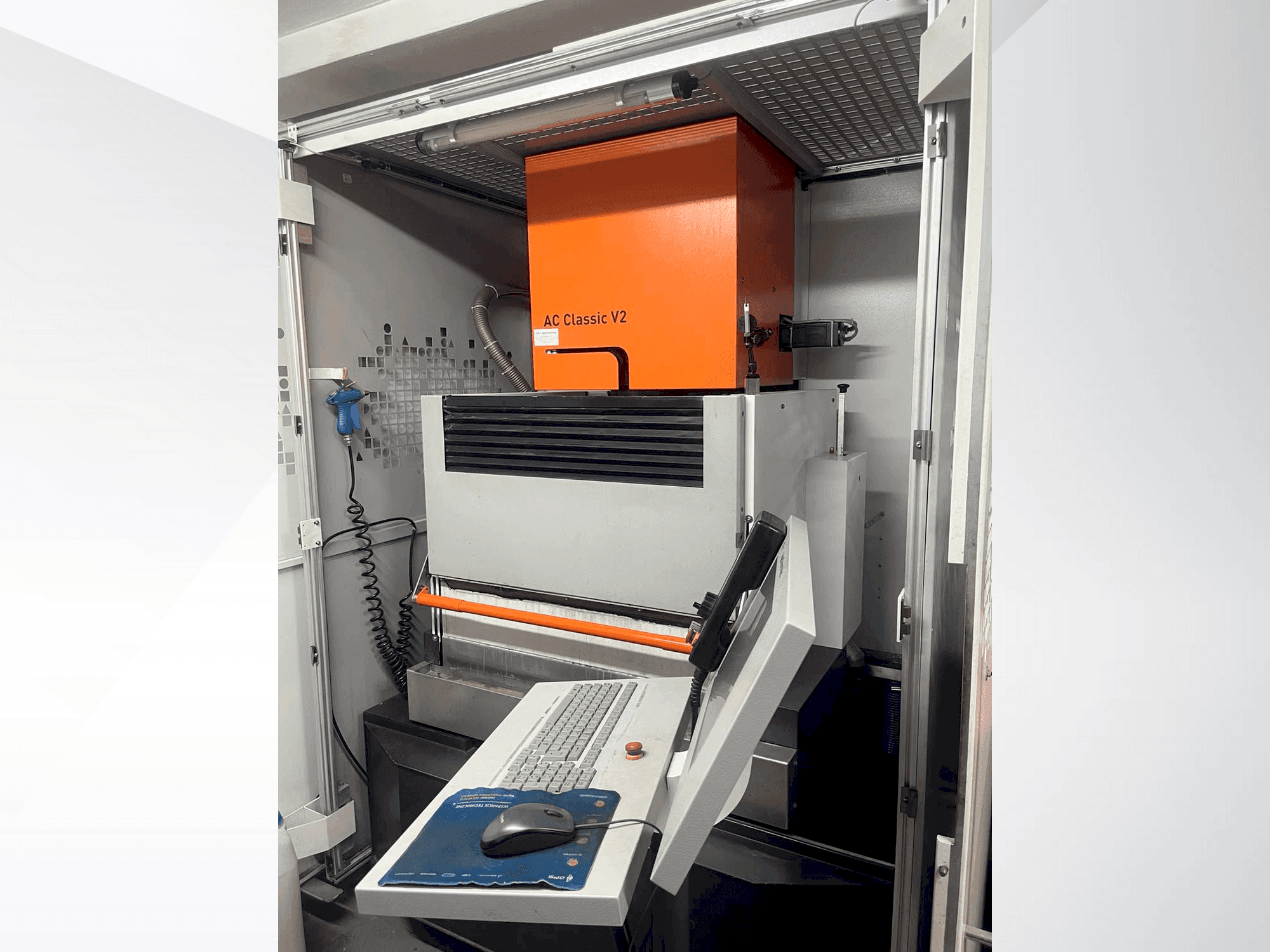 Вид станка AgieCharmilles Classic V2 спереди