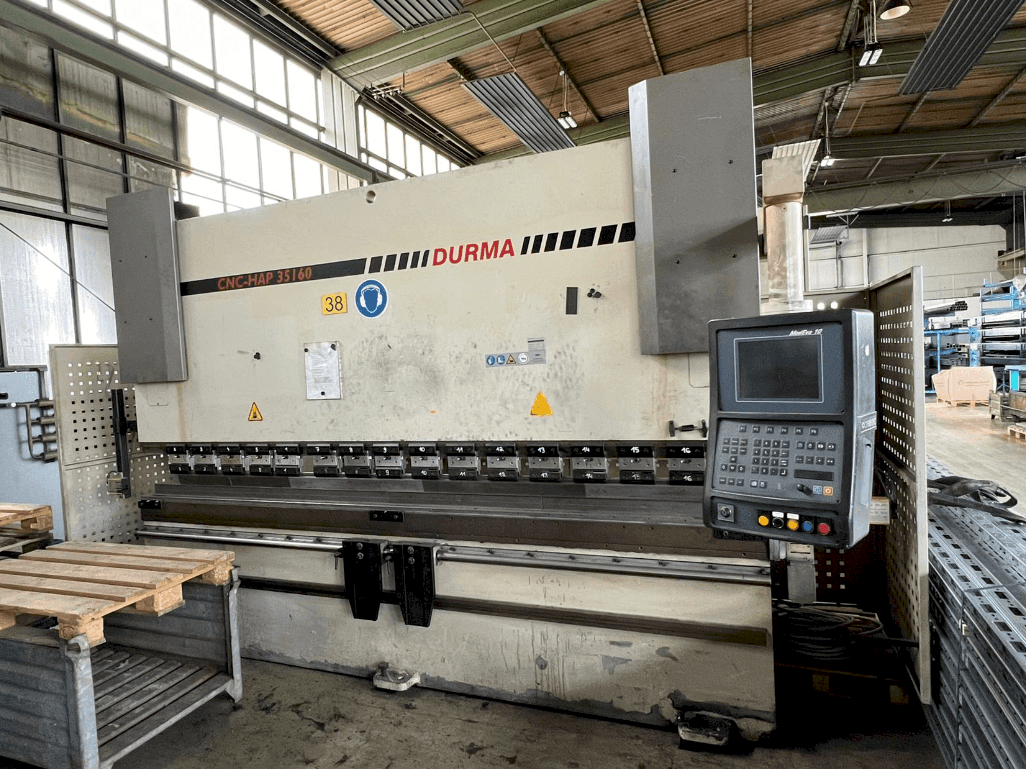 Вид станка Durma CNC HAP 35160 спереди