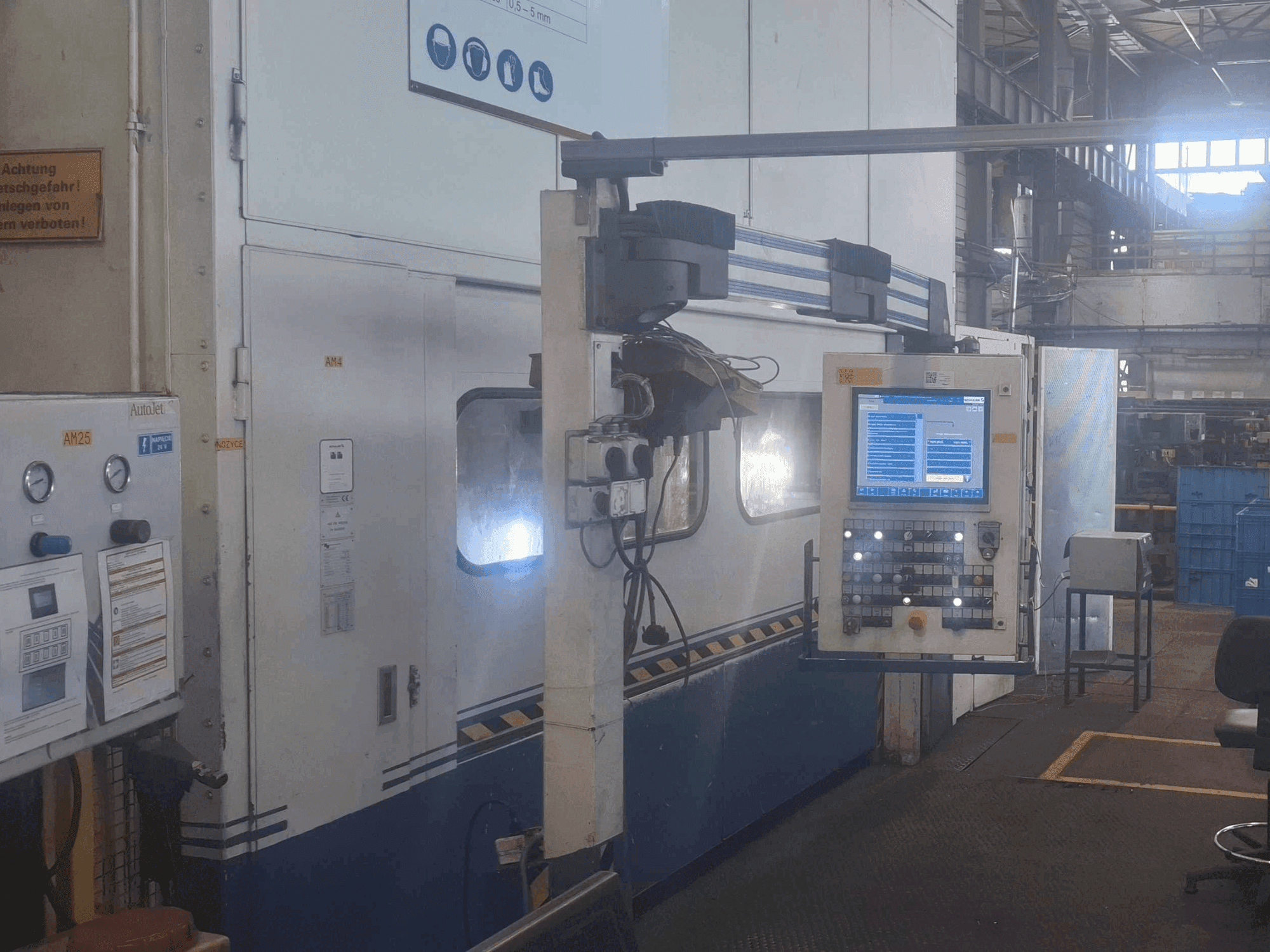 Вид станка Müller HUQ 630.30 спереди