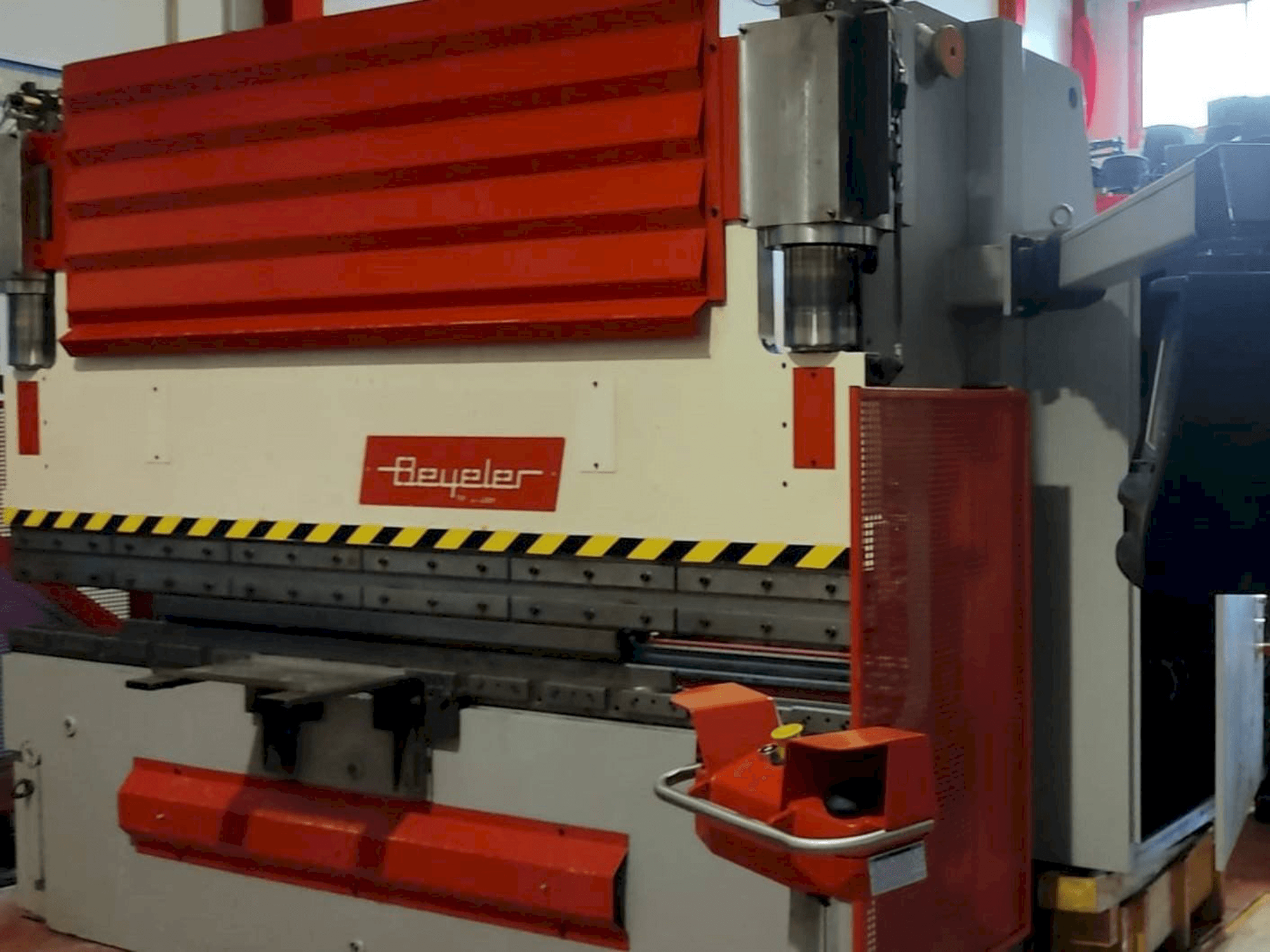 Вид станка BEYELER PR6 1500 x 3100 спереди