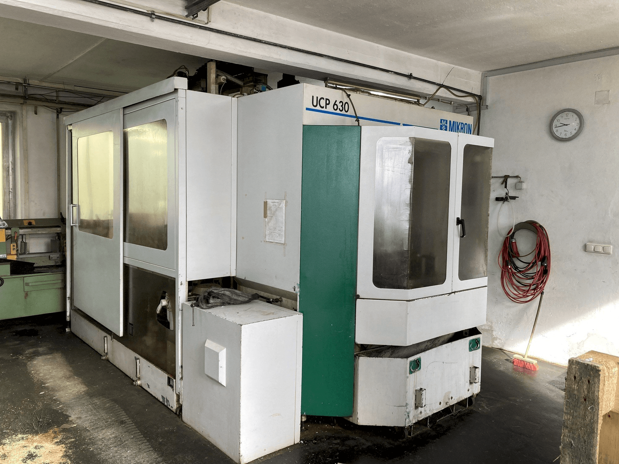 Вид станка MIKRON UCP 630 спереди