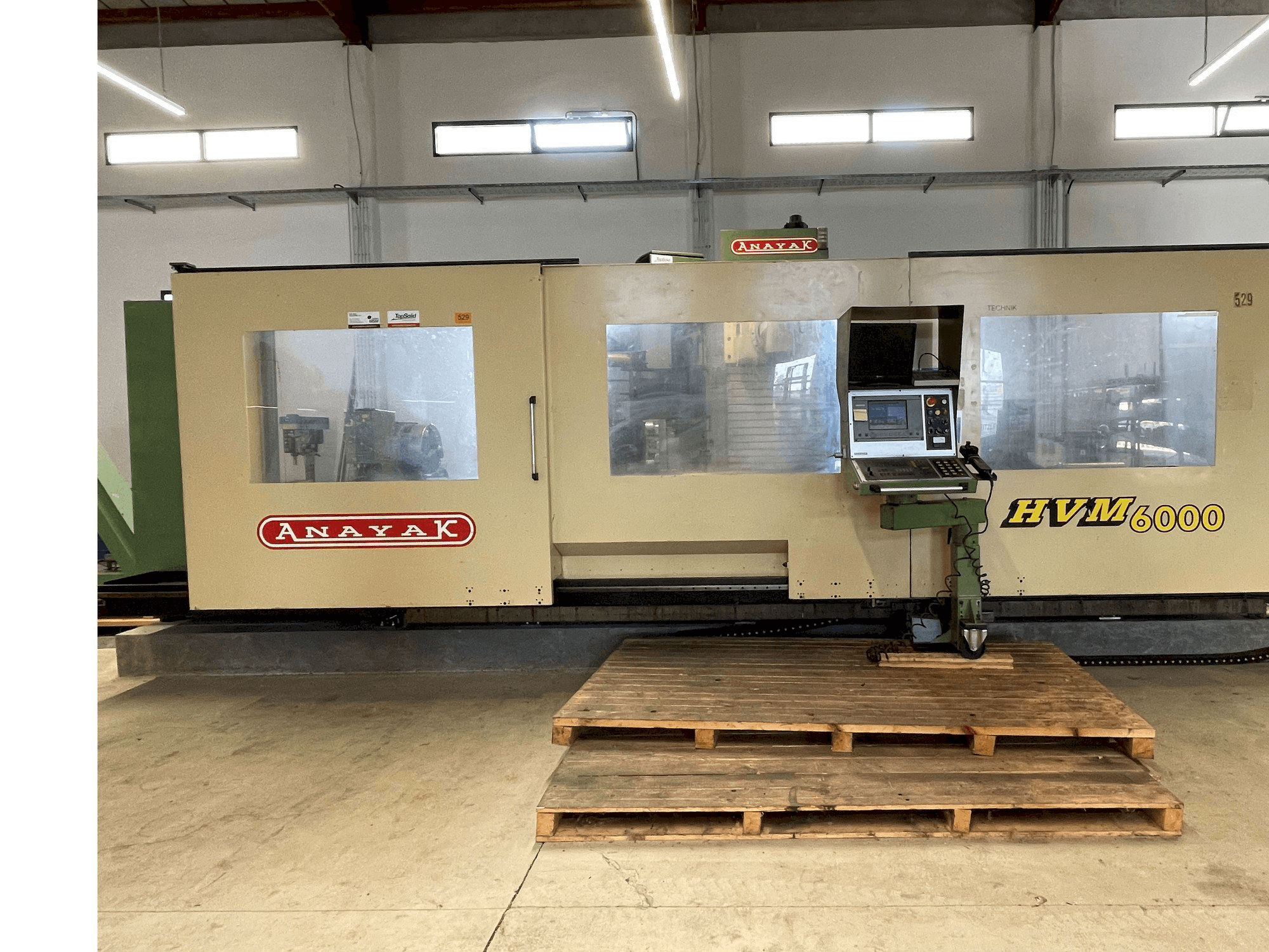 Вид станка ANAYAK HVM-6000 спереди