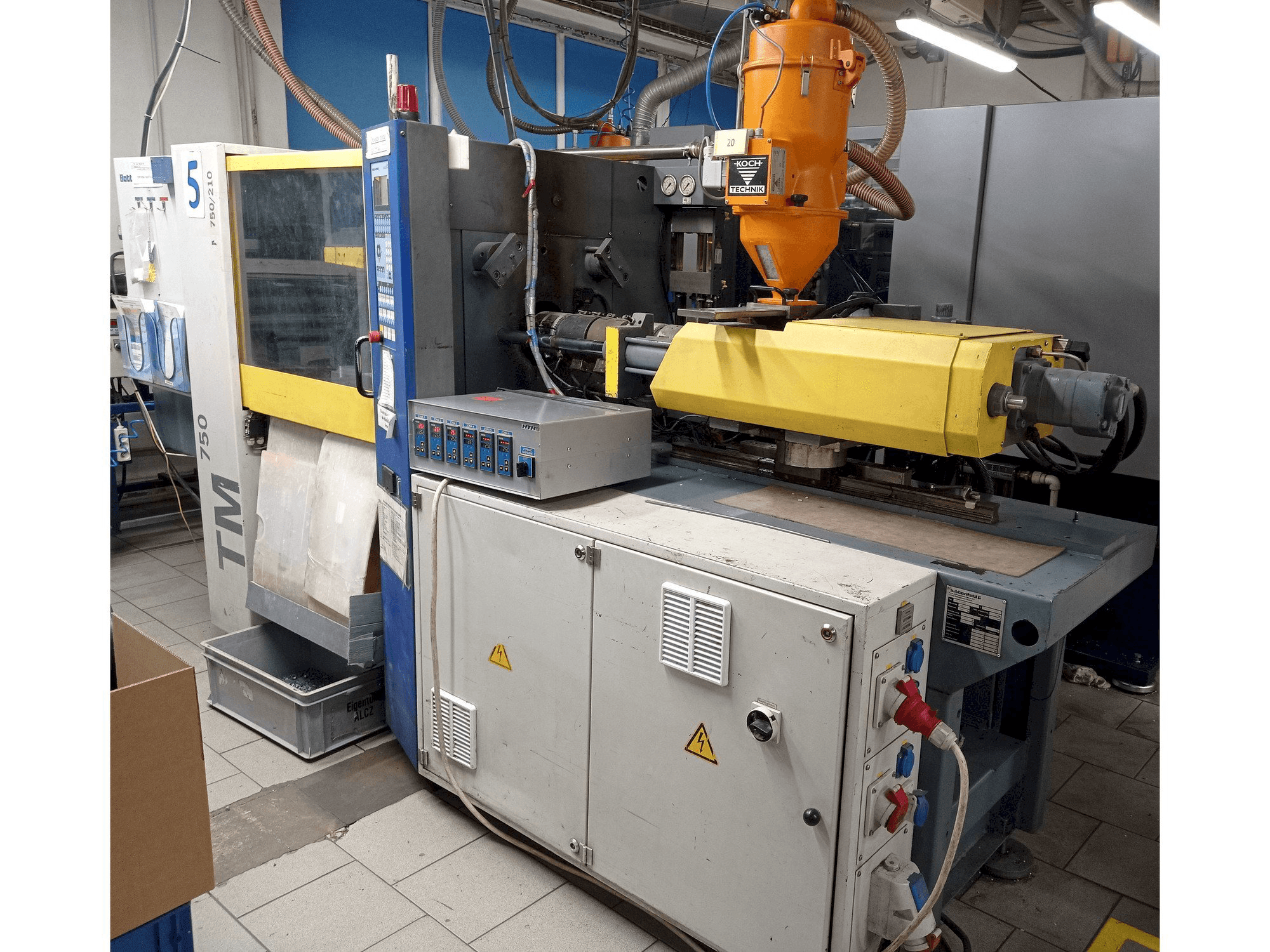 Вид станка Battenfeld TM 750/210 спереди
