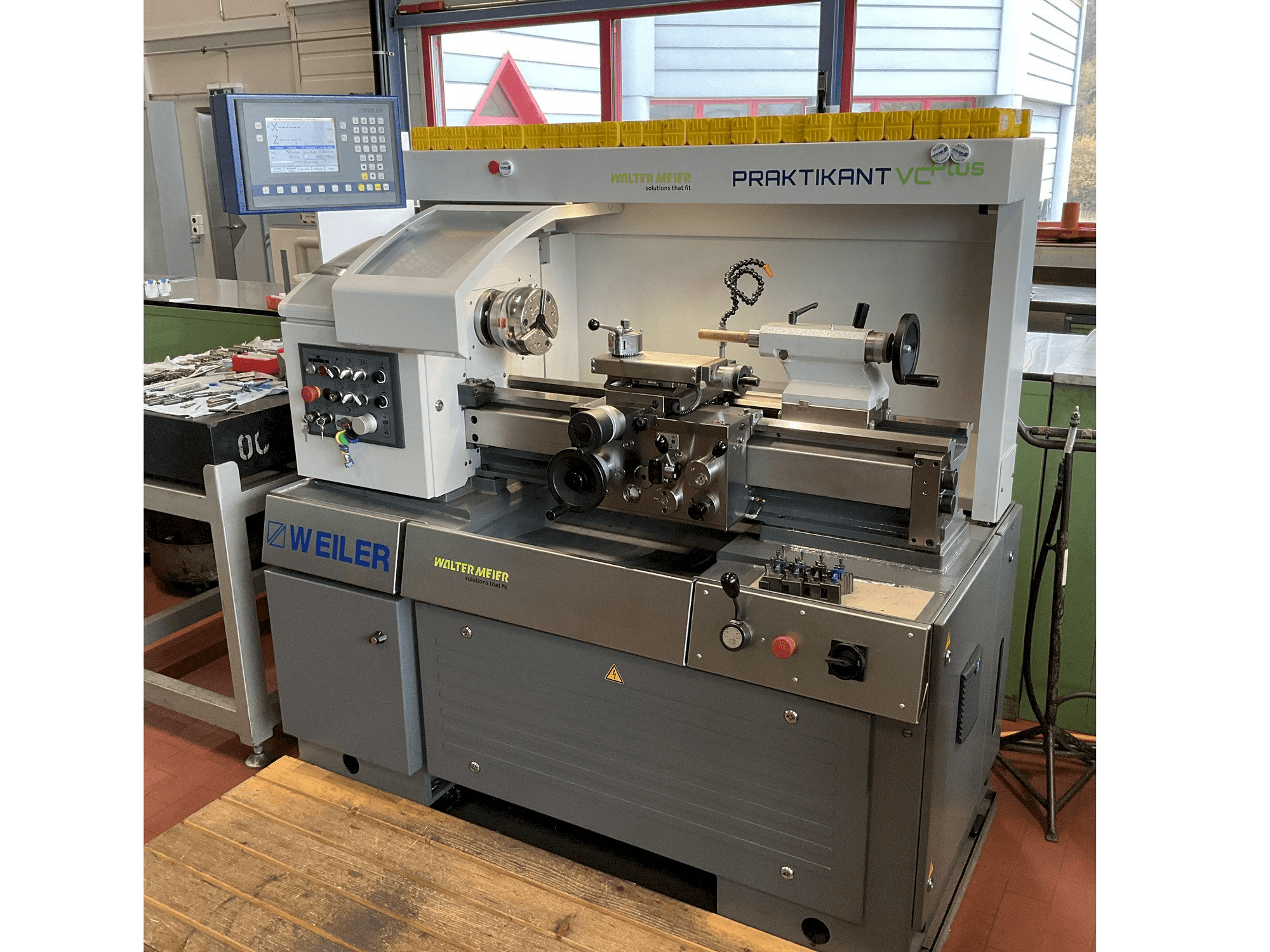 Вид станка Weiler Praktikant VCplus спереди