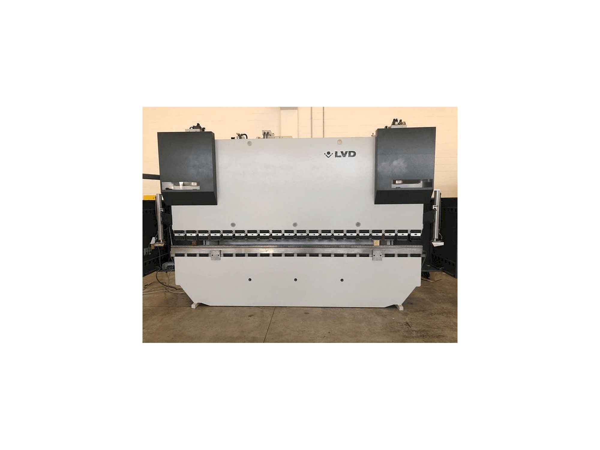 Вид станка LVD PPEB 170/40 спереди