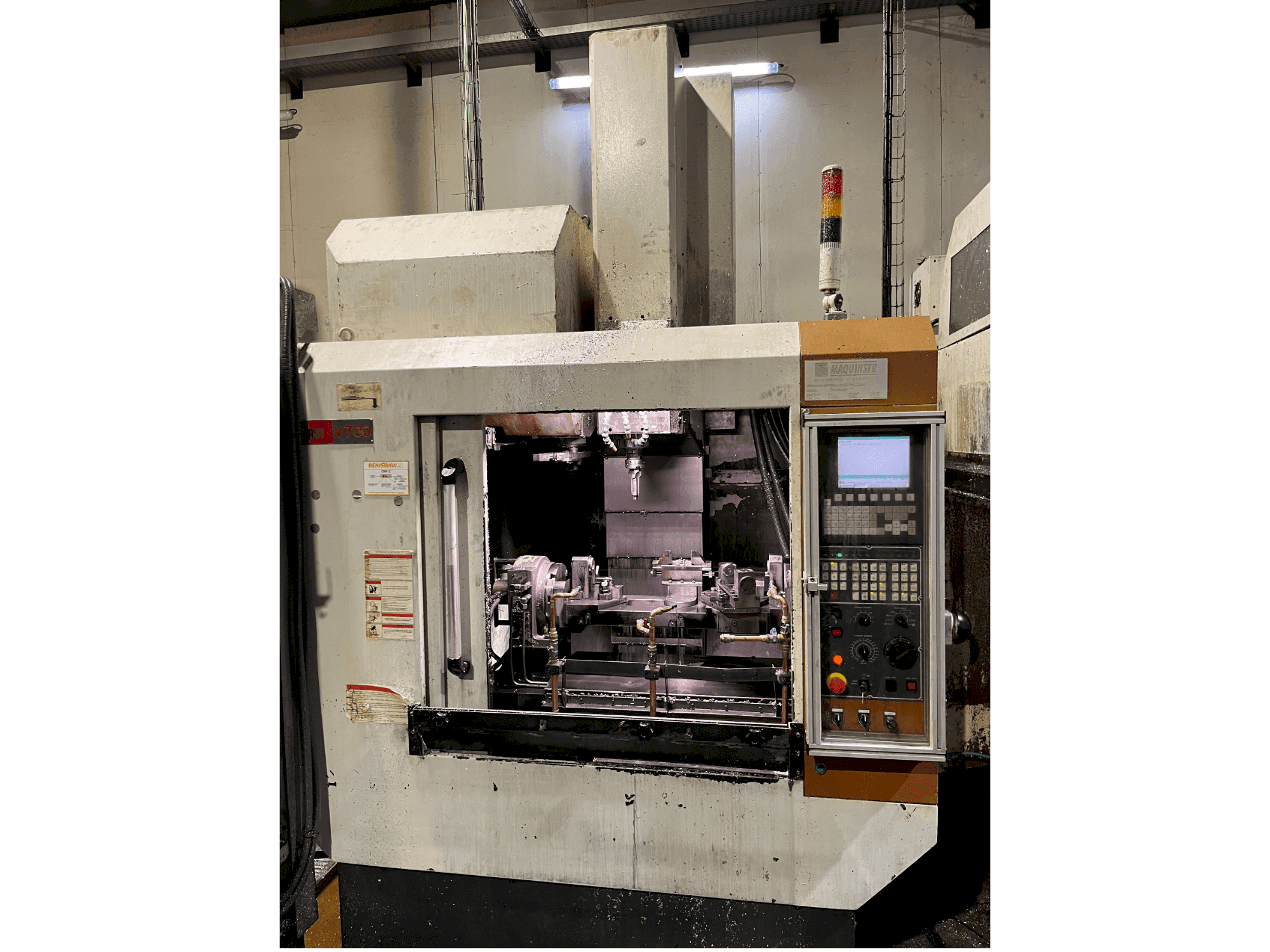 Вид станка FIRST V700 спереди