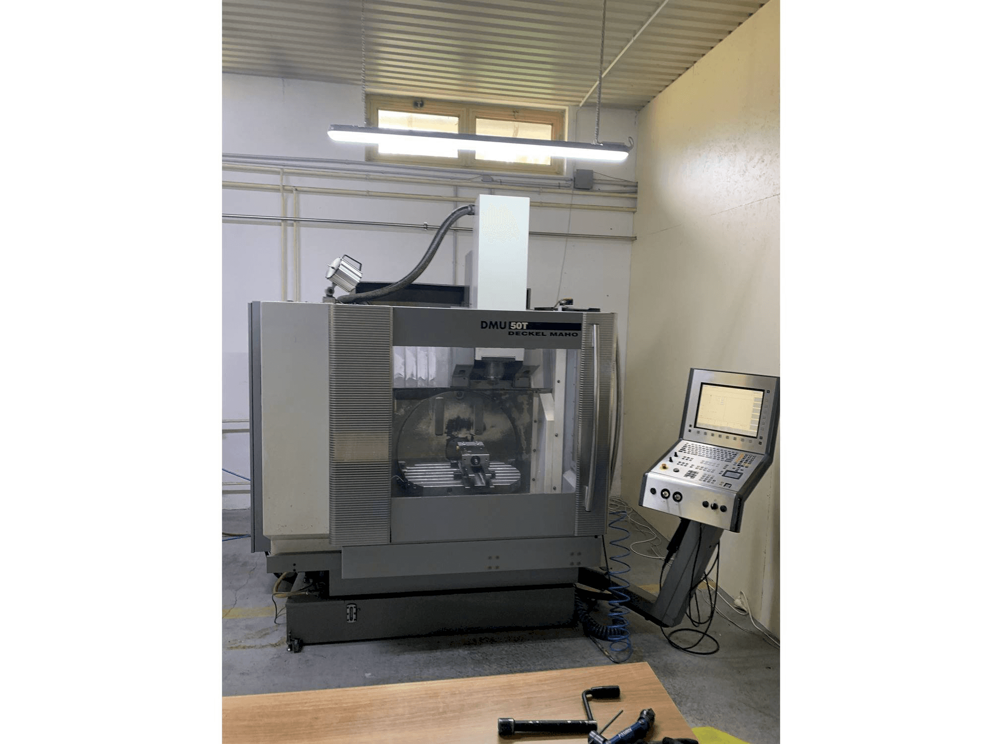 Вид станка DECKEL MAHO DMU 50T спереди