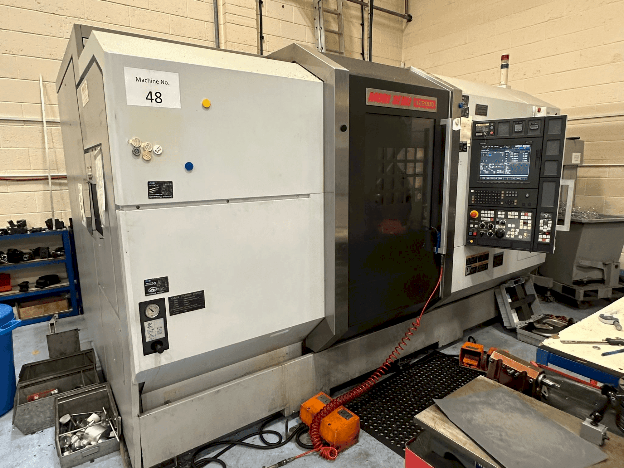 Вид станка MORI SEIKI NZ2000 спереди