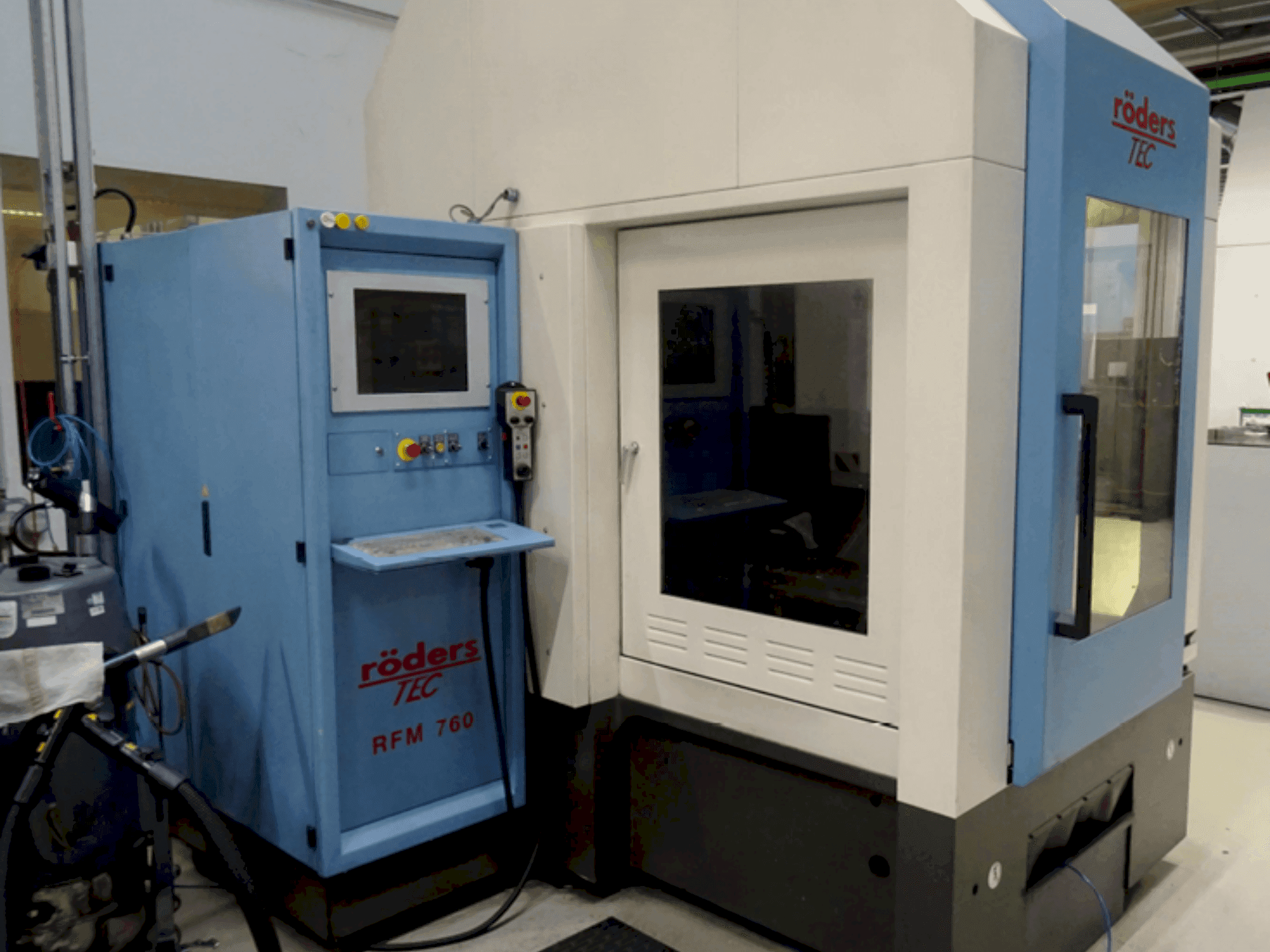 Вид станка Roders RFM 760 спереди