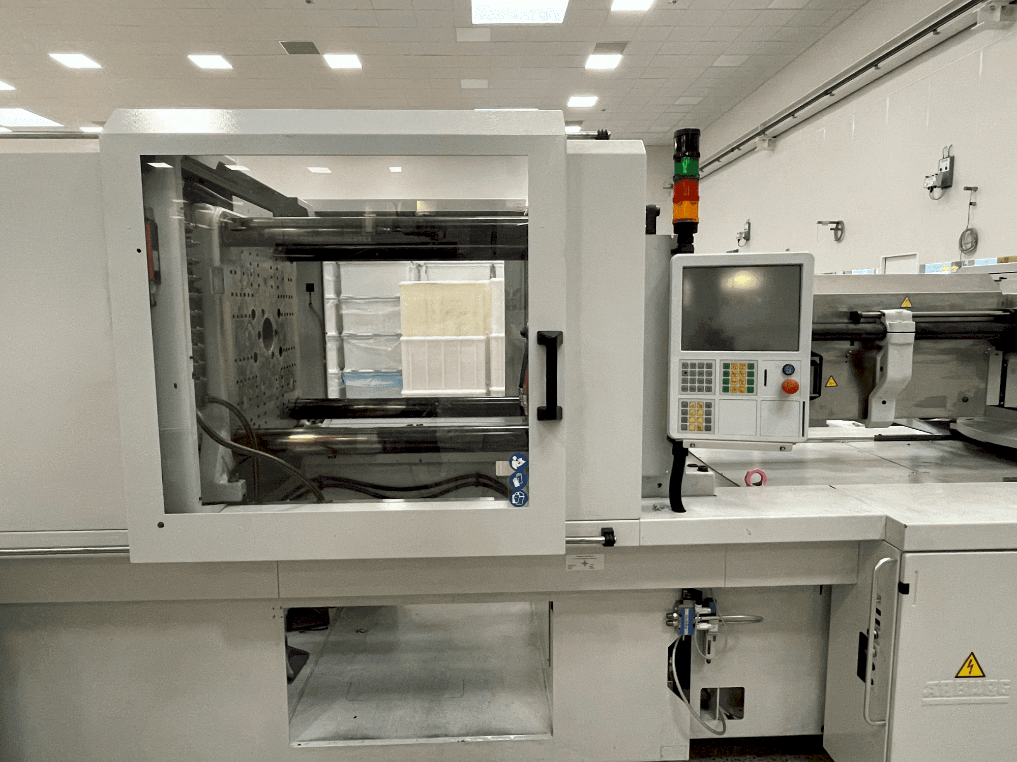 Вид станка Arburg Allrounder 570 H 2000-1300 спереди