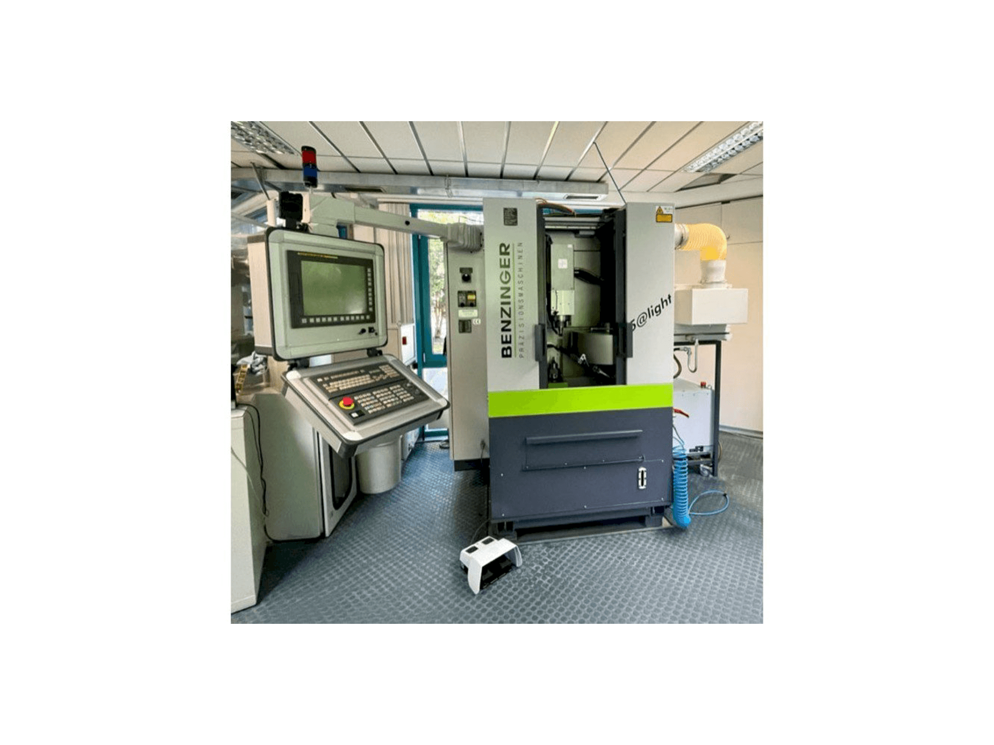 Вид станка Benzinger 5@light спереди