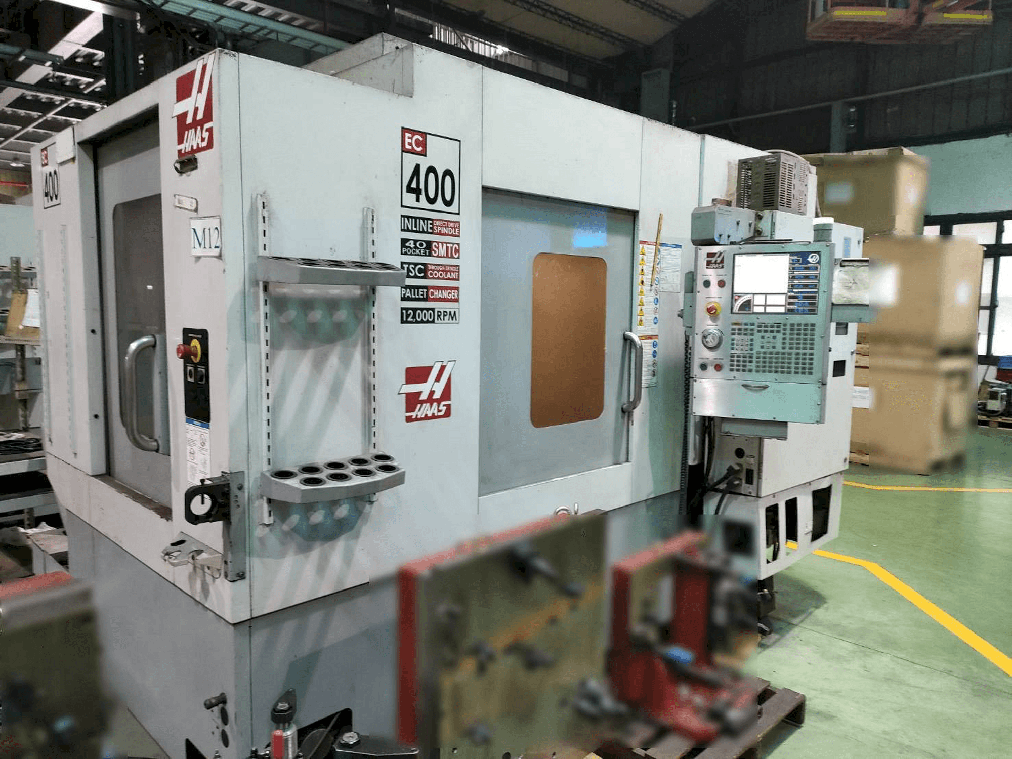 Вид станка HAAS EC-400 спереди