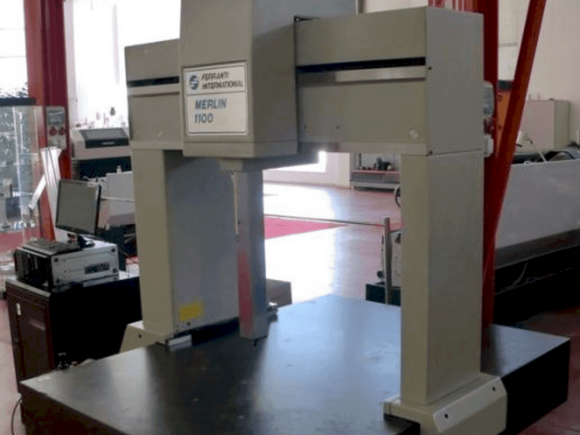 Вид станка FERRANTI INTERNATIONAL MERLIN 1100 спереди