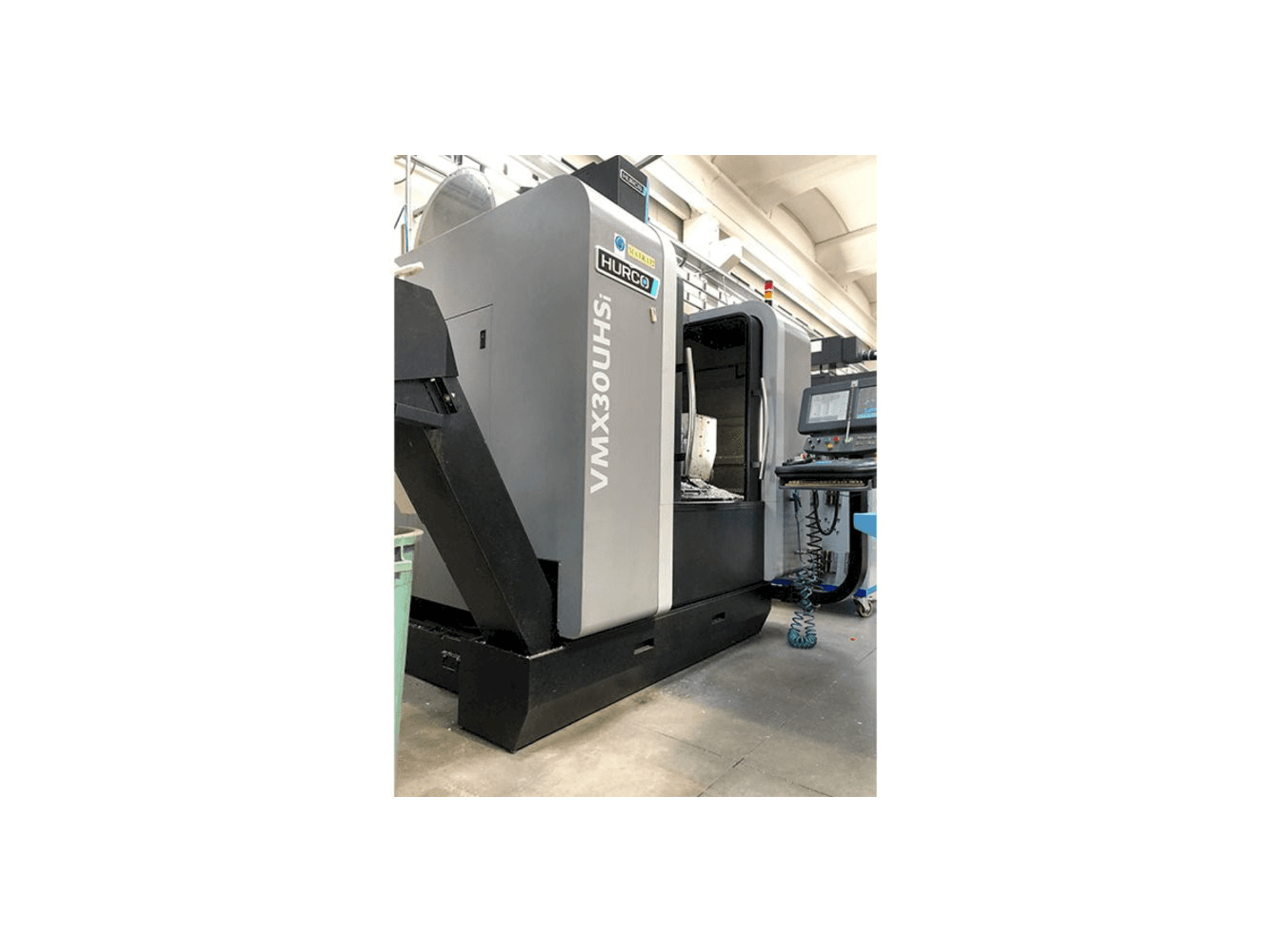 Вид станка Hurco VMX30 UHSi спереди