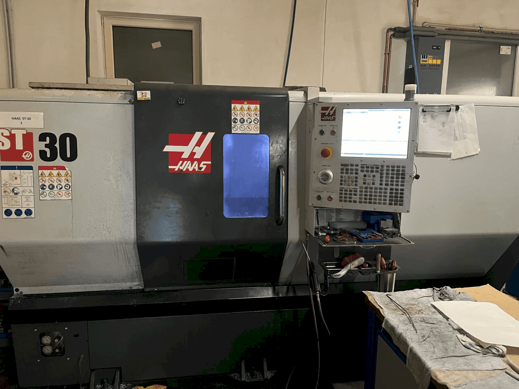 Вид станка HAAS ST-30 спереди