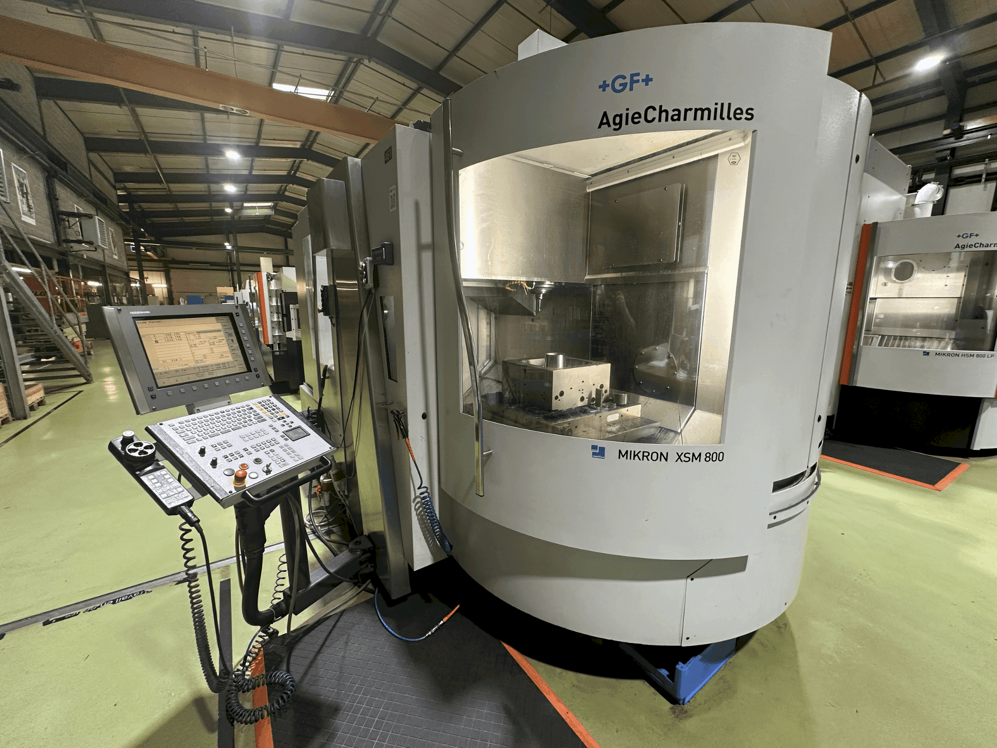 Вид станка +GF+ AgieCharmilles Mikron XSM 800 спереди