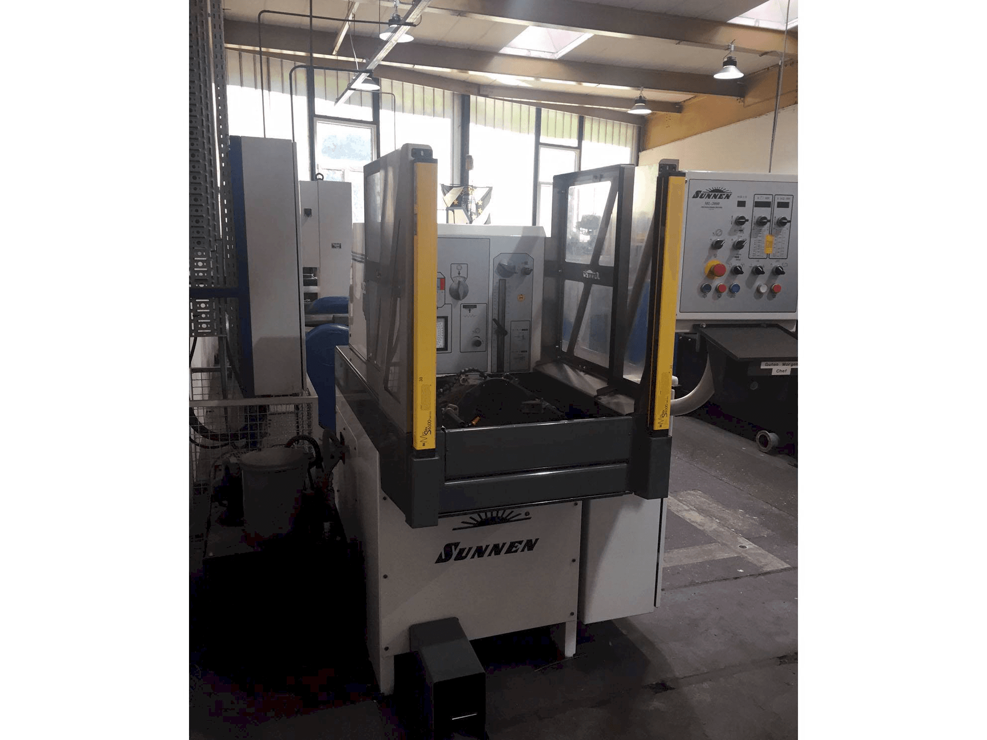 Вид станка Sunnen ML-2000 спереди
