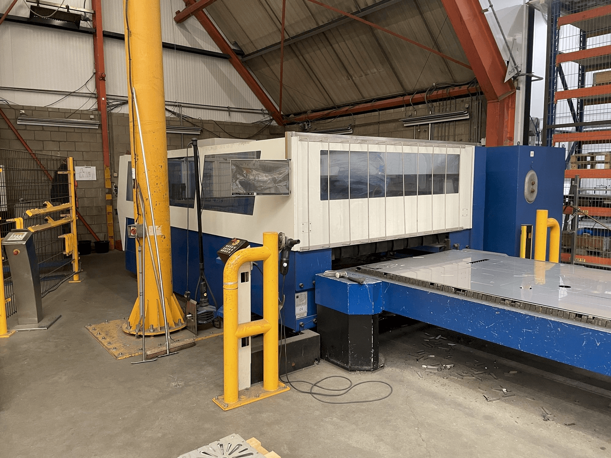 Вид станка Trumpf Trumatic L3050 5kW спереди