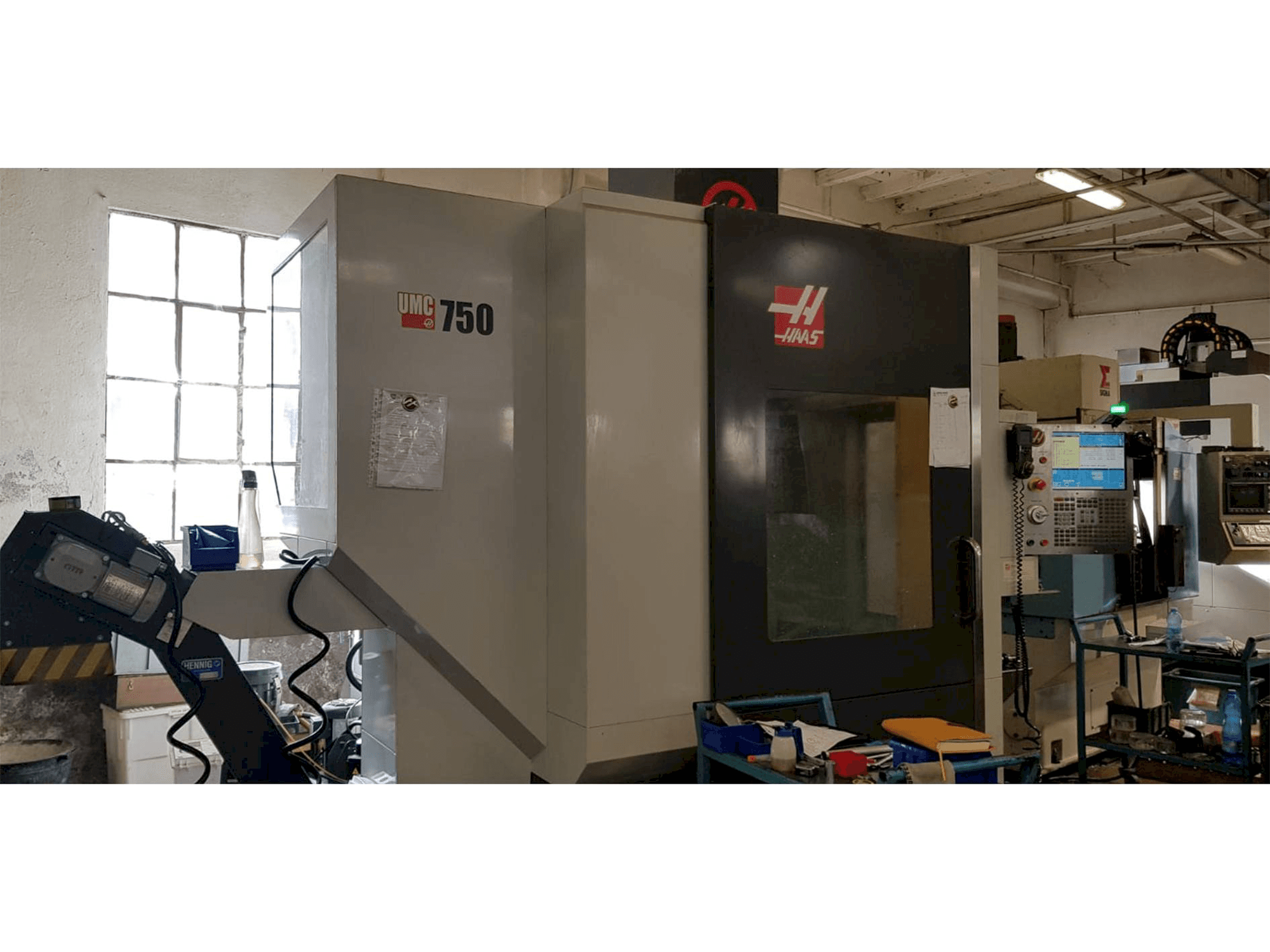 Вид станка HAAS UMC 750 спереди