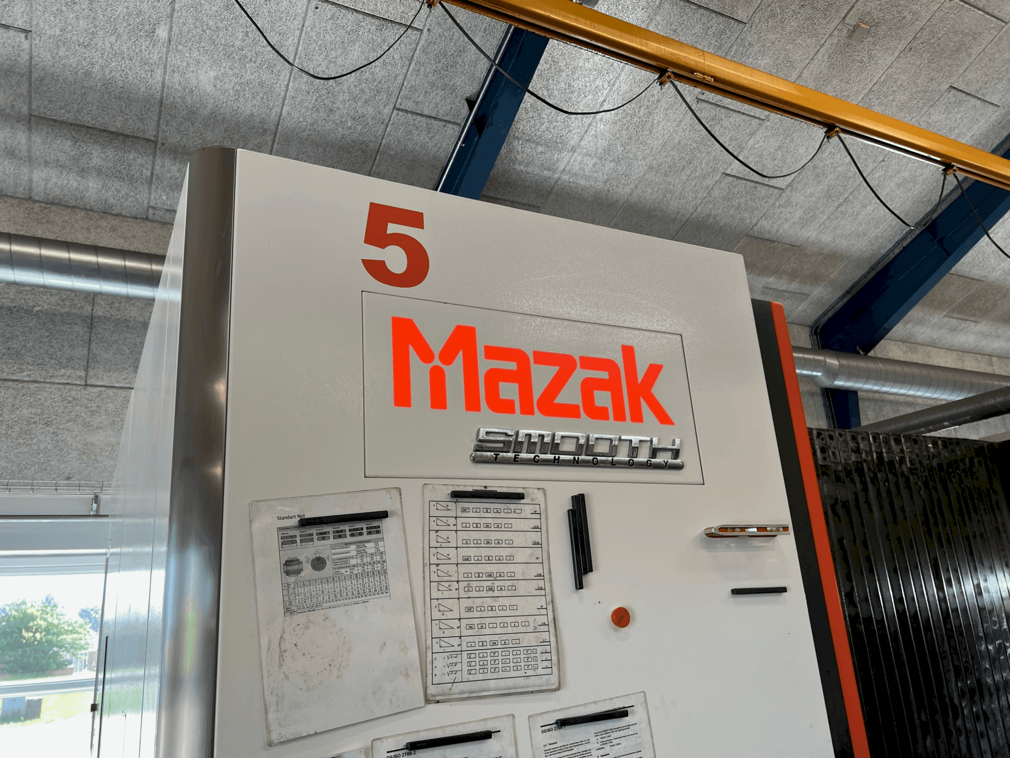 Вид станка Mazak VTC-530C спереди