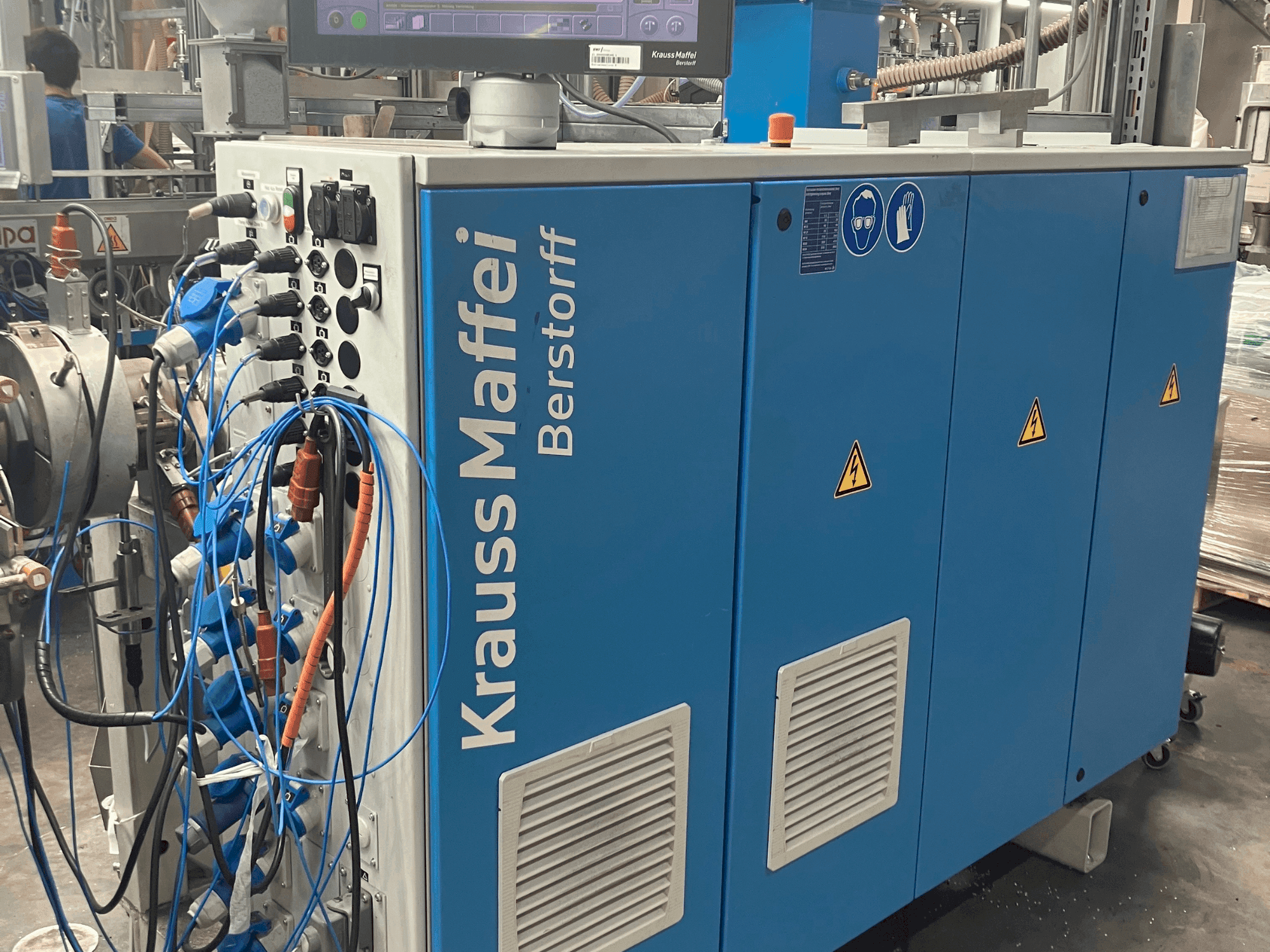 Вид станка Krauss Maffei KME 45 XS спереди