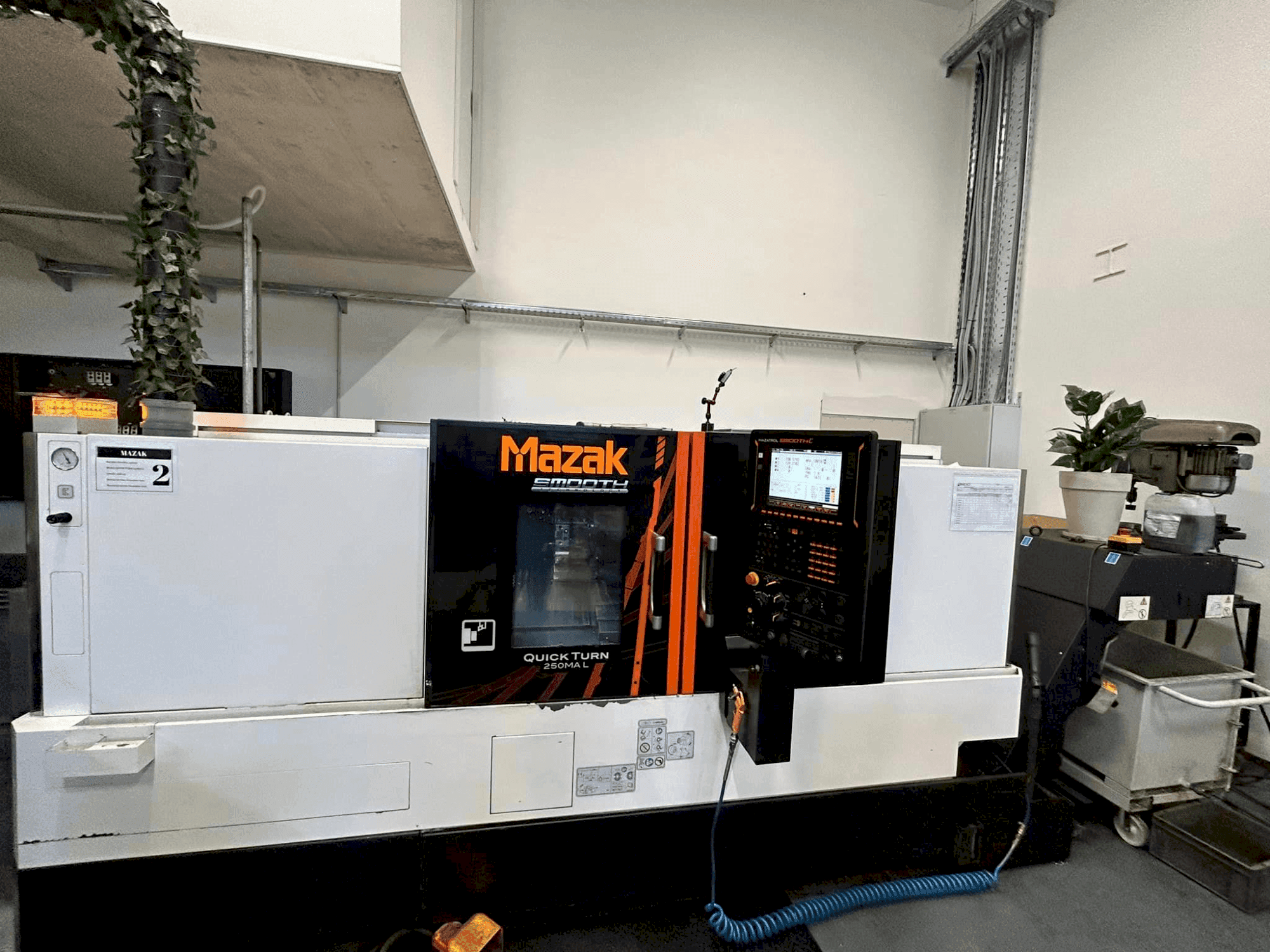 Вид станка Mazak QuickTurn 250MA L спереди