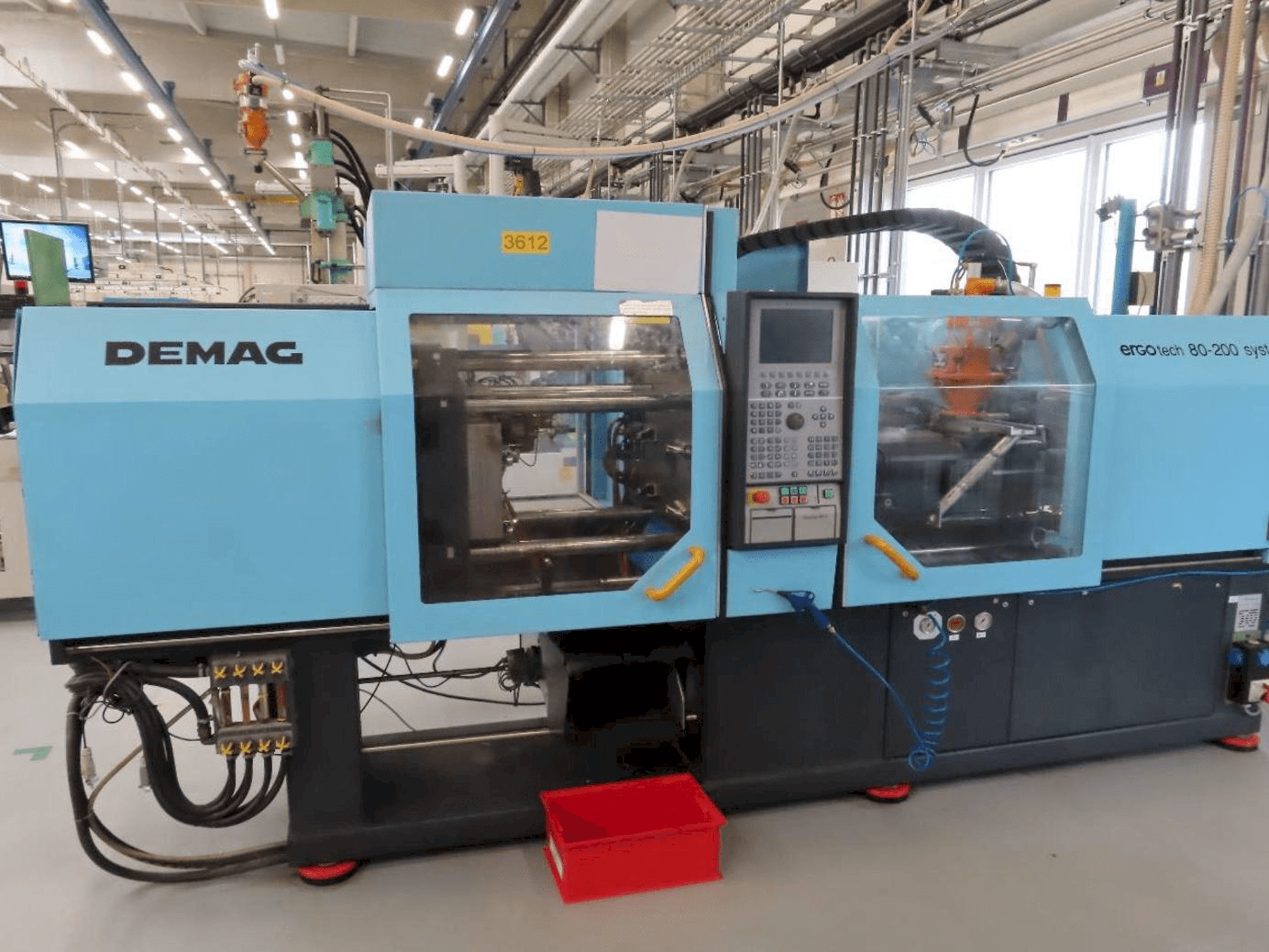 Вид станка DEMAG Ergotech 80-200 System спереди