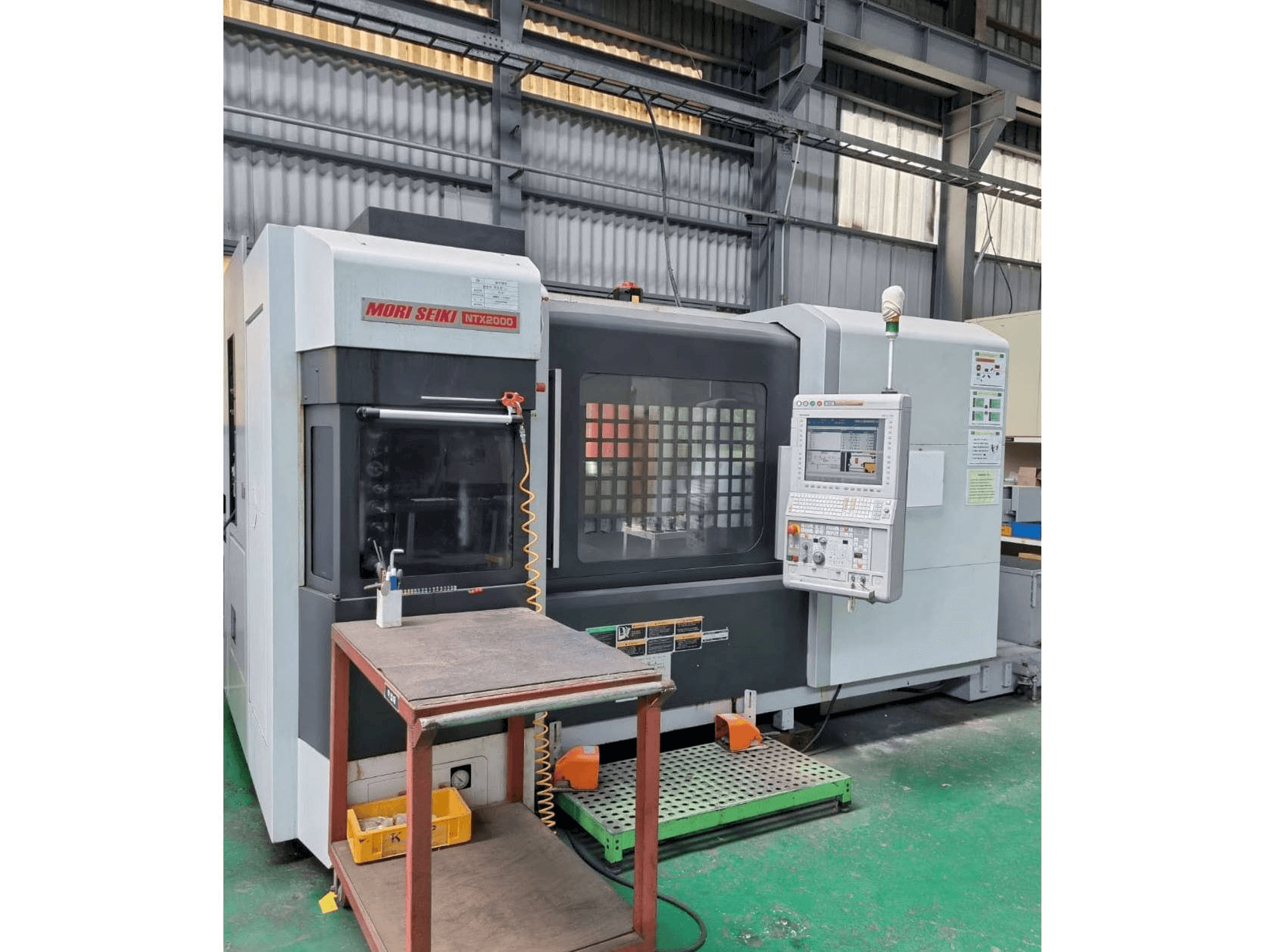 Вид станка DMG Mori Seiki NTX2000/1500S спереди
