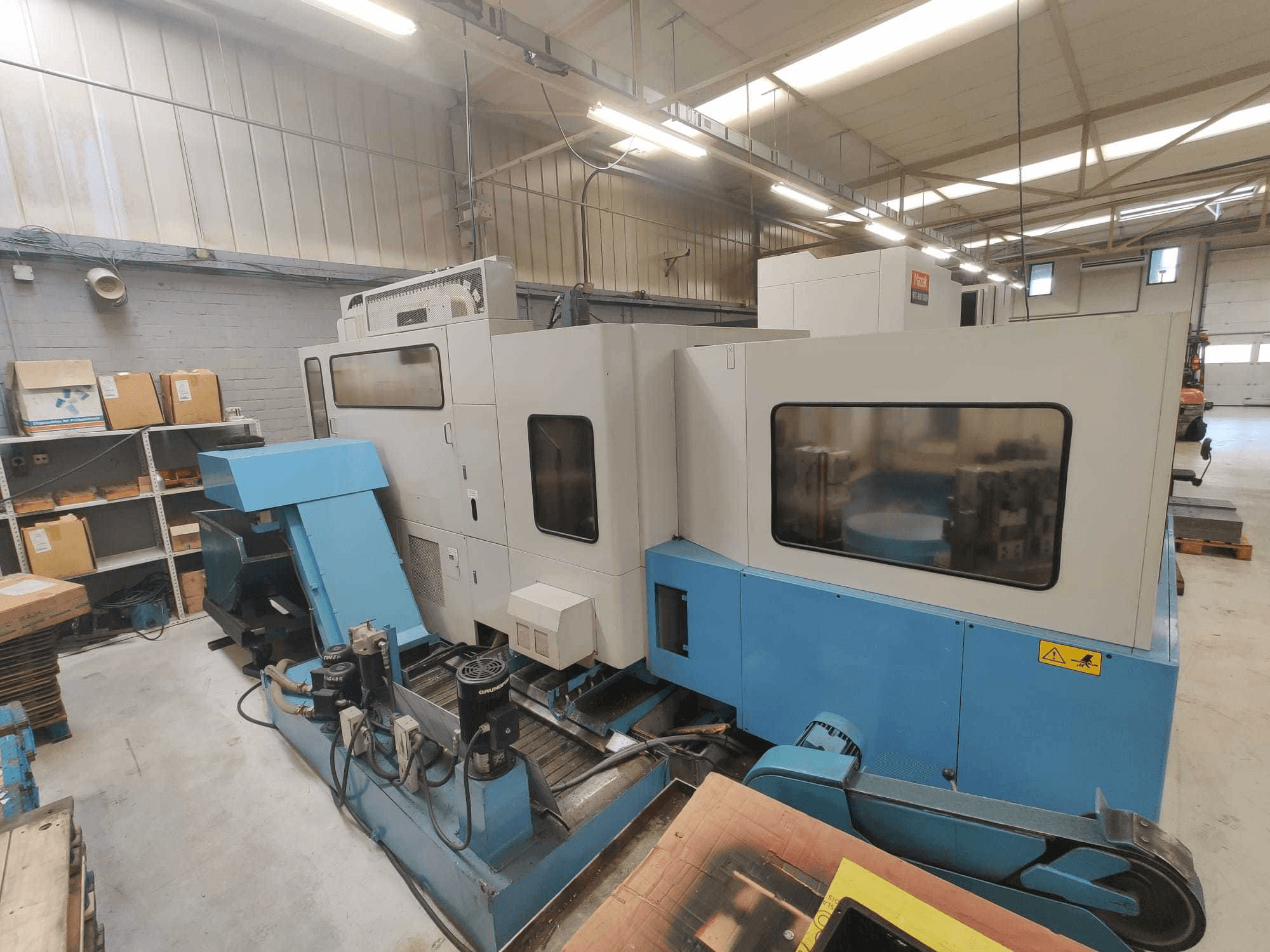 Вид станка Mazak H400 спереди
