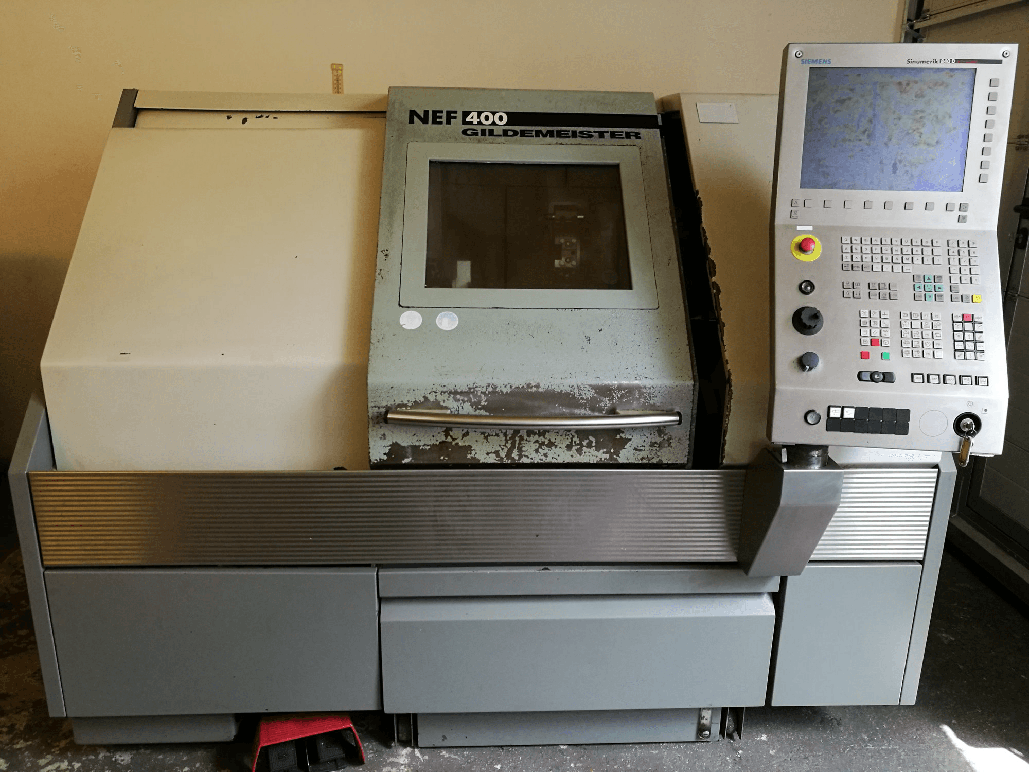 Front view of Gildemeister NEF 400 Machine