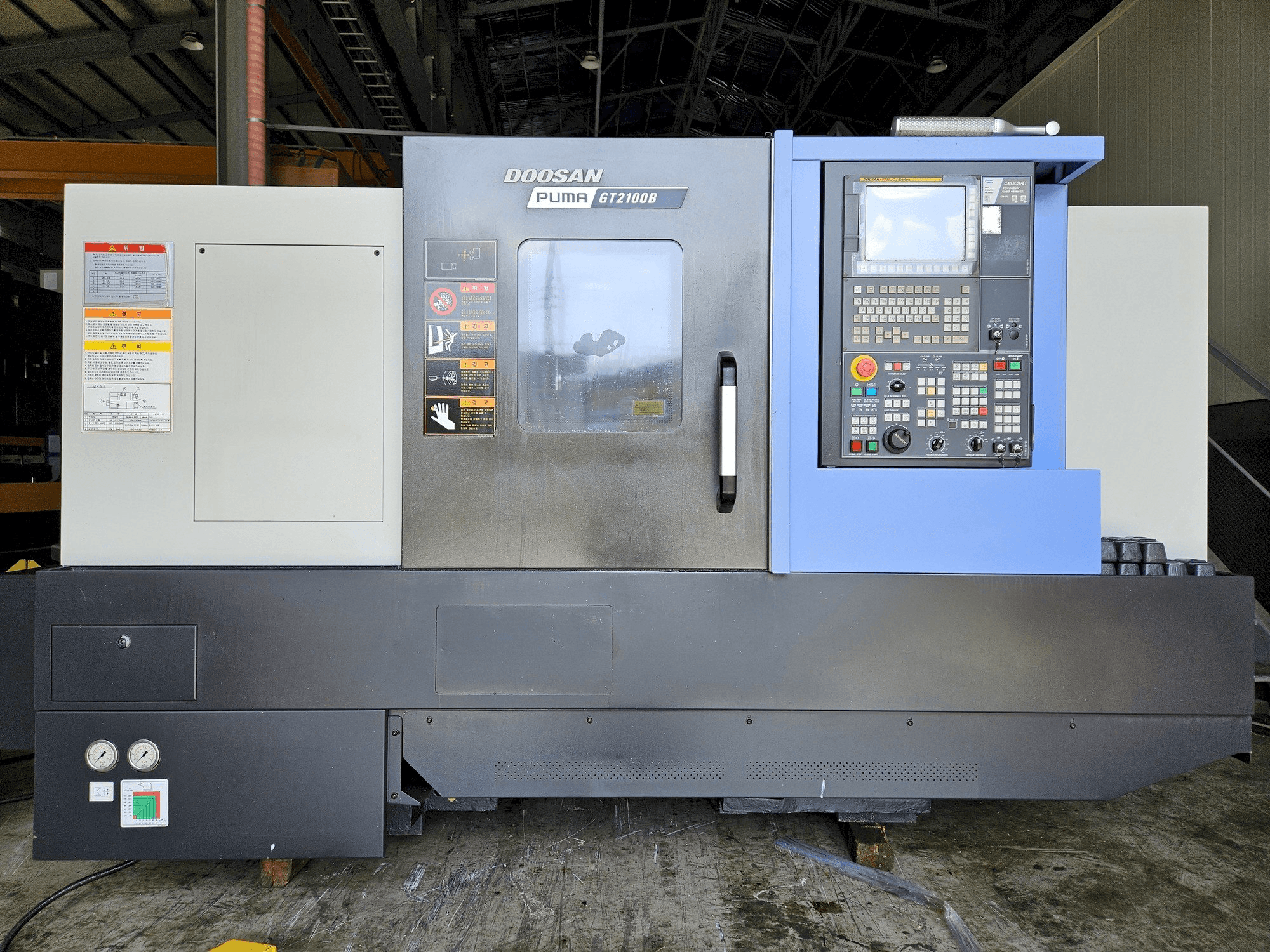 Вид станка DOOSAN GT2100B спереди