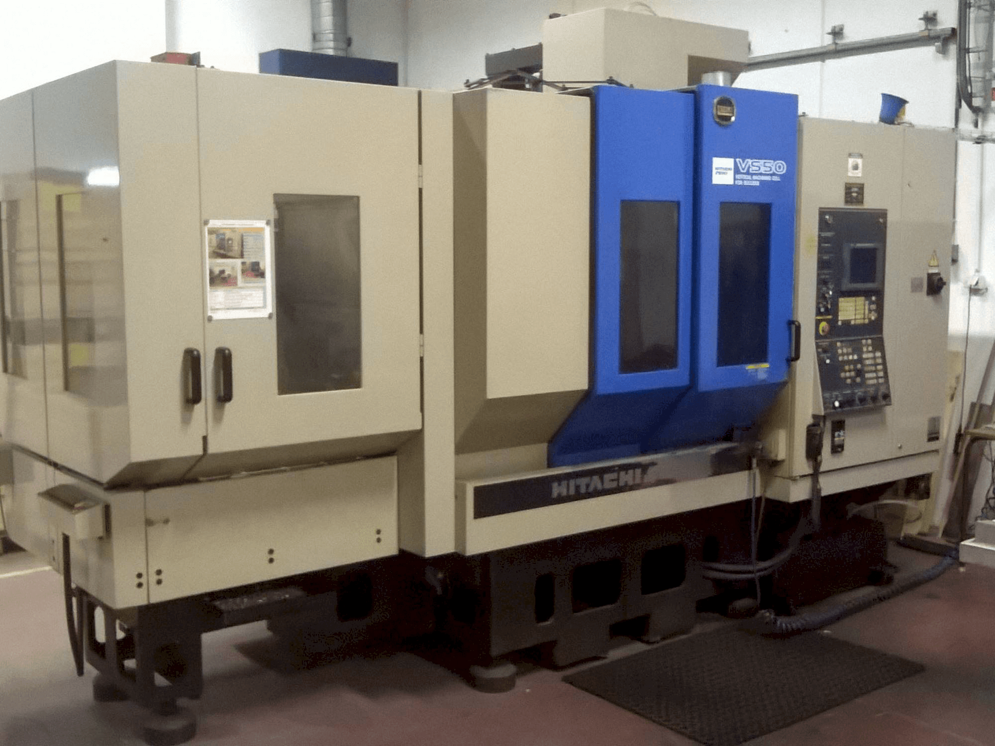 Вид станка Hitachi VS 50 спереди