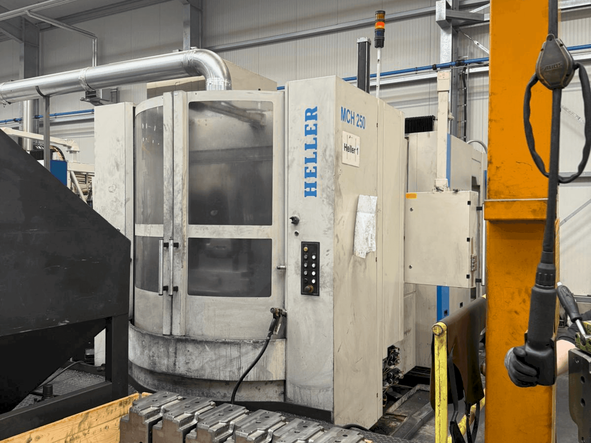 Вид станка HELLER MCH 250 спереди