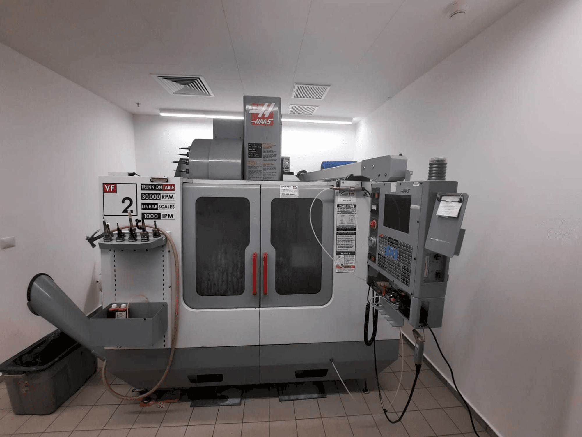Вид станка HAAS VF2 спереди