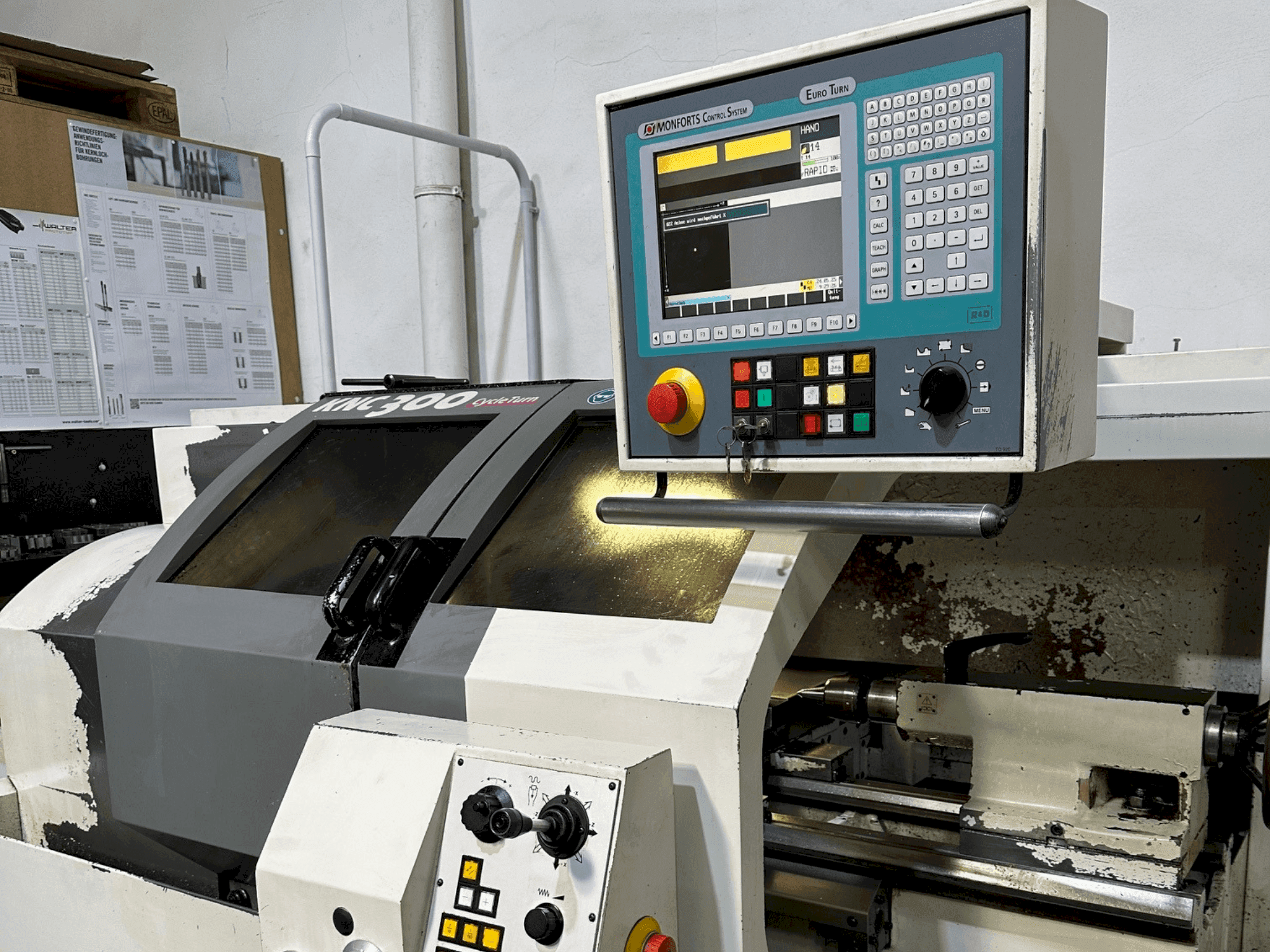 Вид станка Monforts KNC 300 CycleTurn спереди