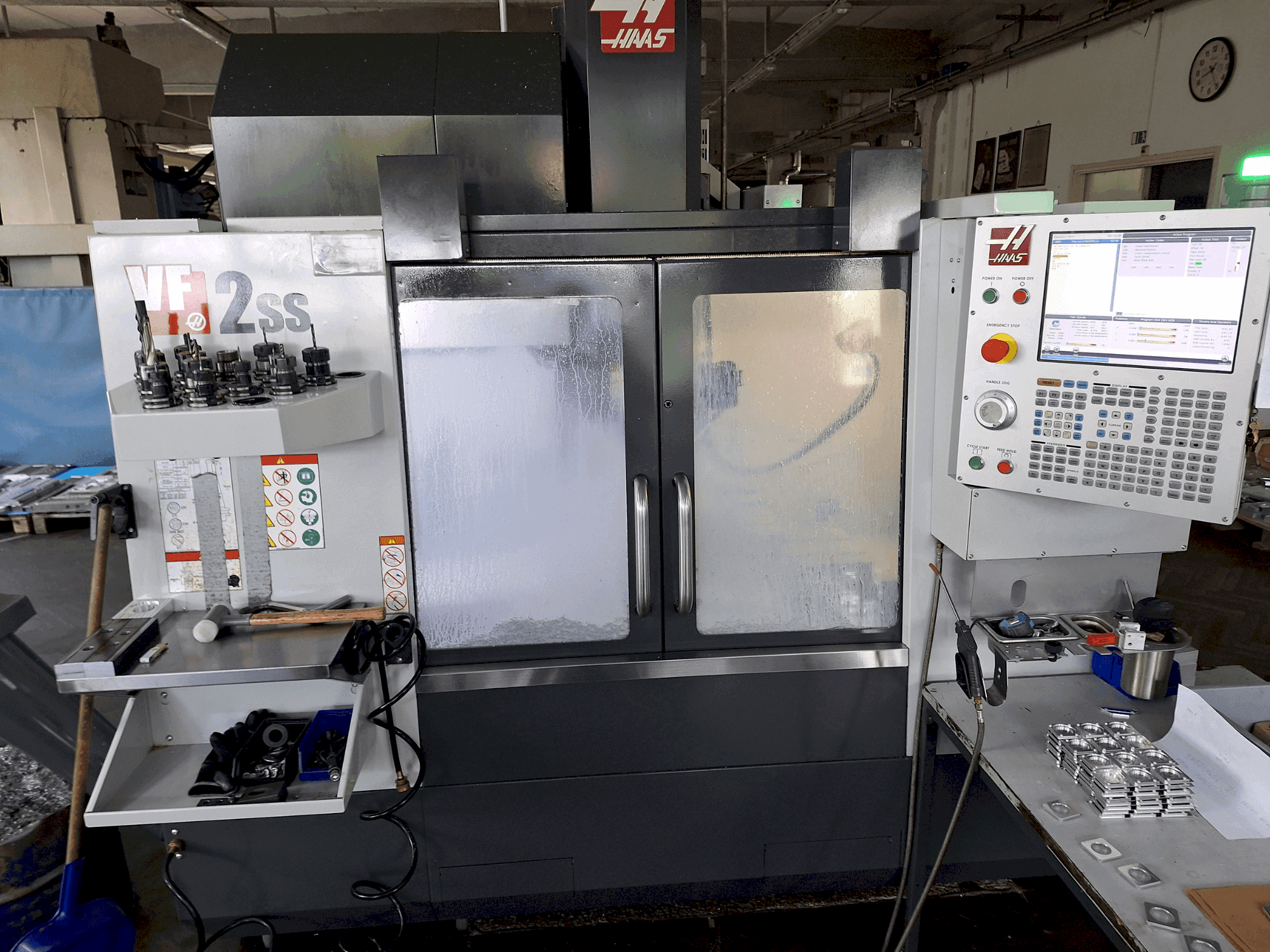 Вид станка HAAS VF 2 SS спереди