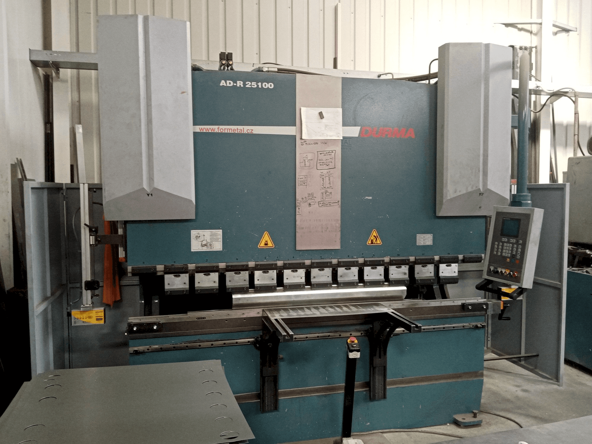 Вид станка Durma AD-R 25100 спереди