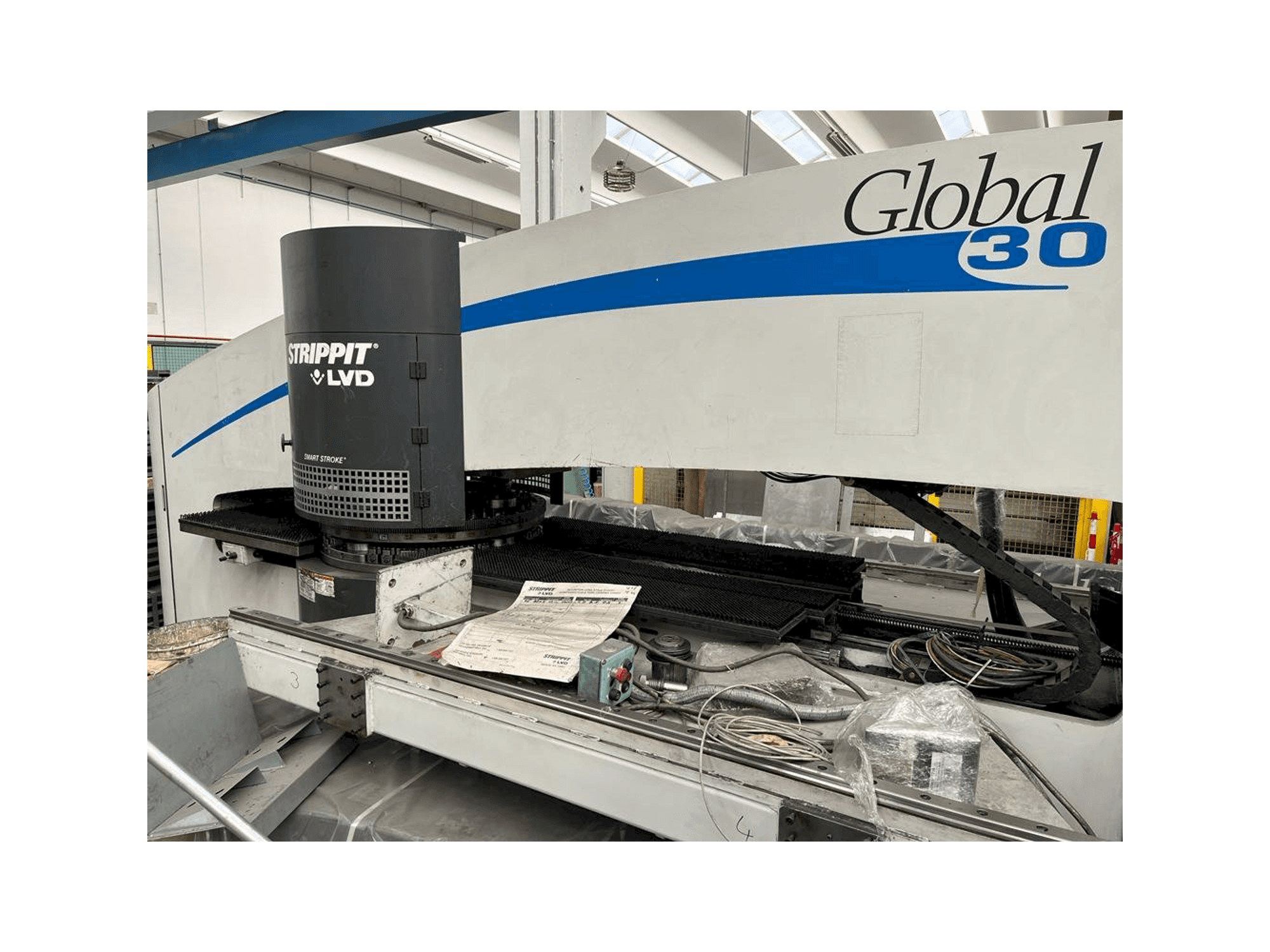 Вид станка LVD Strippit Global 30 1525 спереди