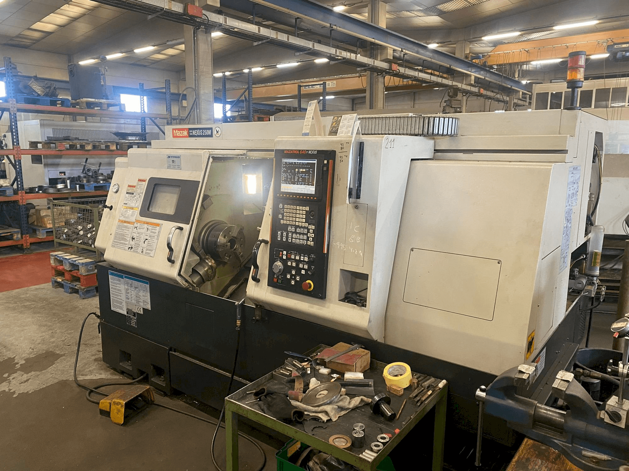 Вид станка Mazak QTN-250M спереди