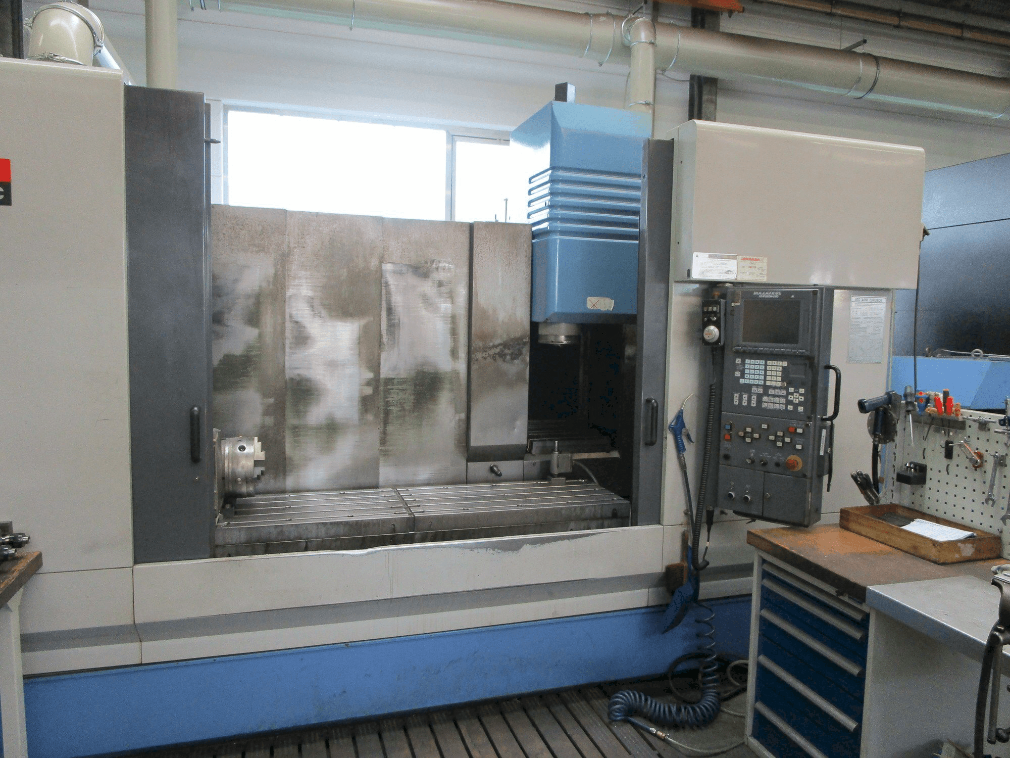 Вид станка Mazak VTC 200 C спереди