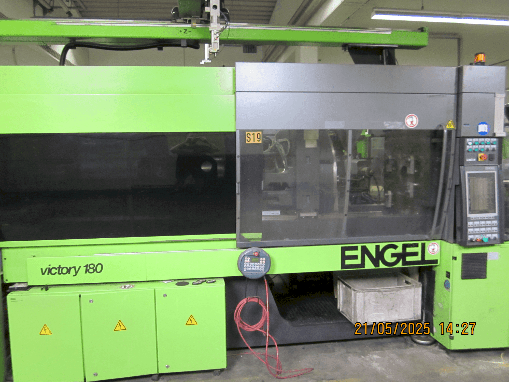Вид станка Engel VC 330H/200el/180 Combi спереди