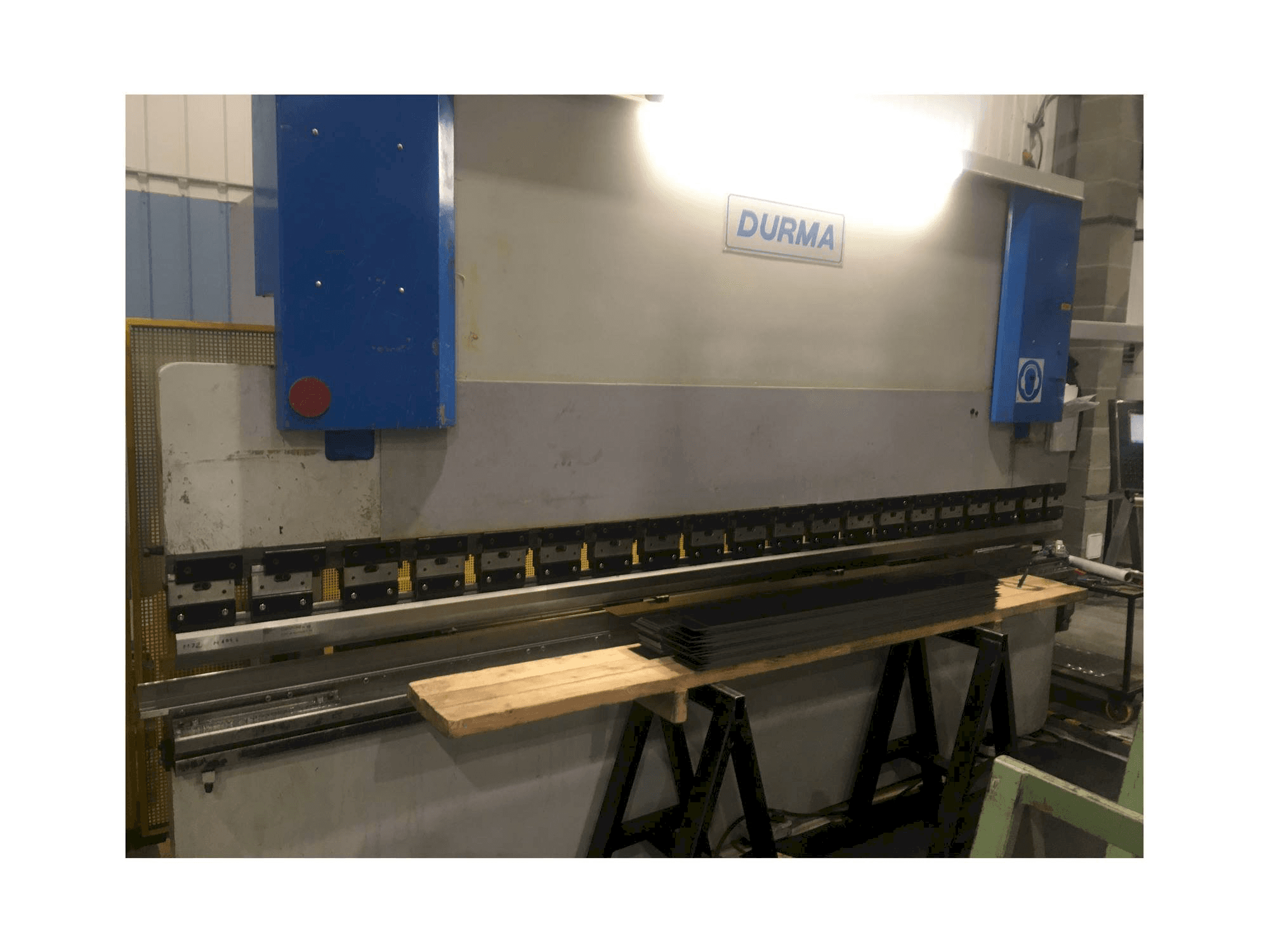 Вид станка Durma CNC HAP 40160 175-4000 спереди