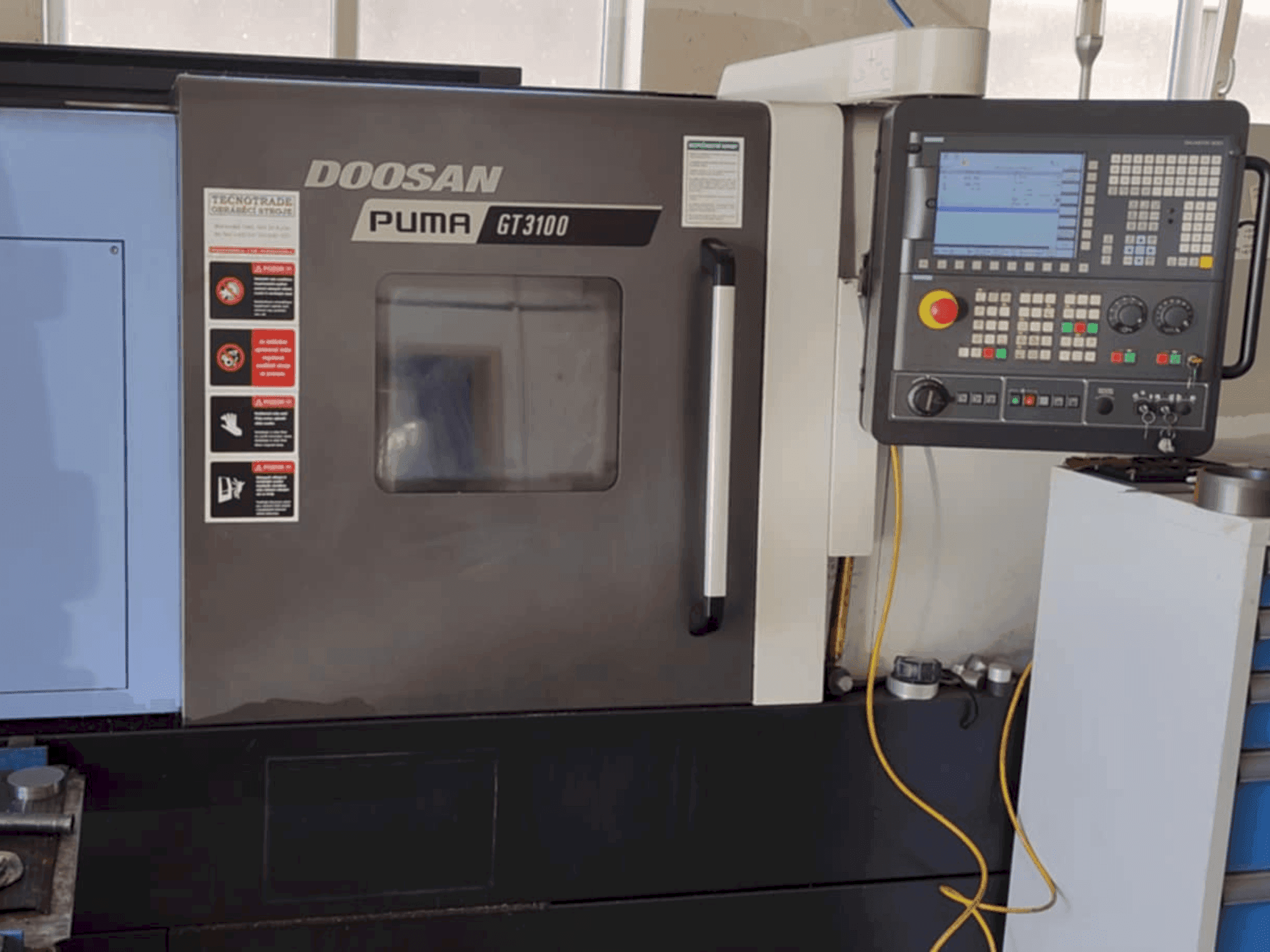 Вид станка DOOSAN Puma GT3100 спереди