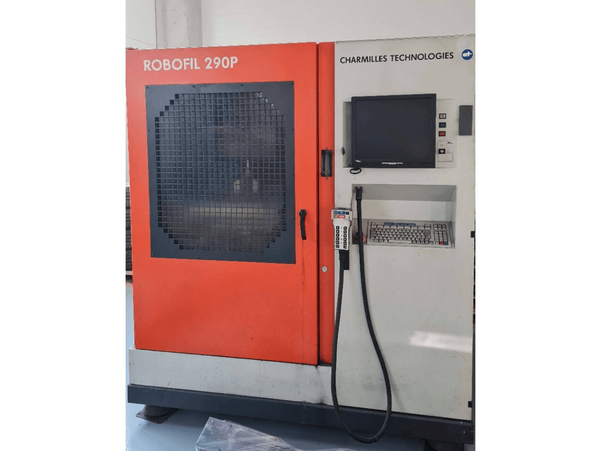 Вид станка CHARMILLES Robofil 290P спереди