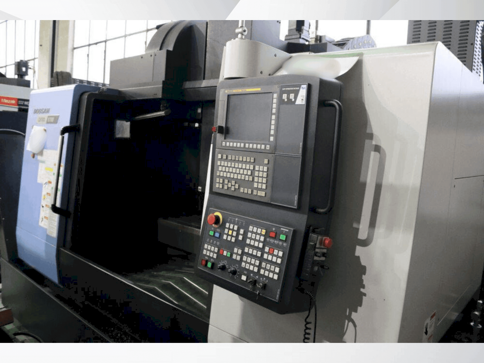 Вид станка DOOSAN DNM 6700 спереди