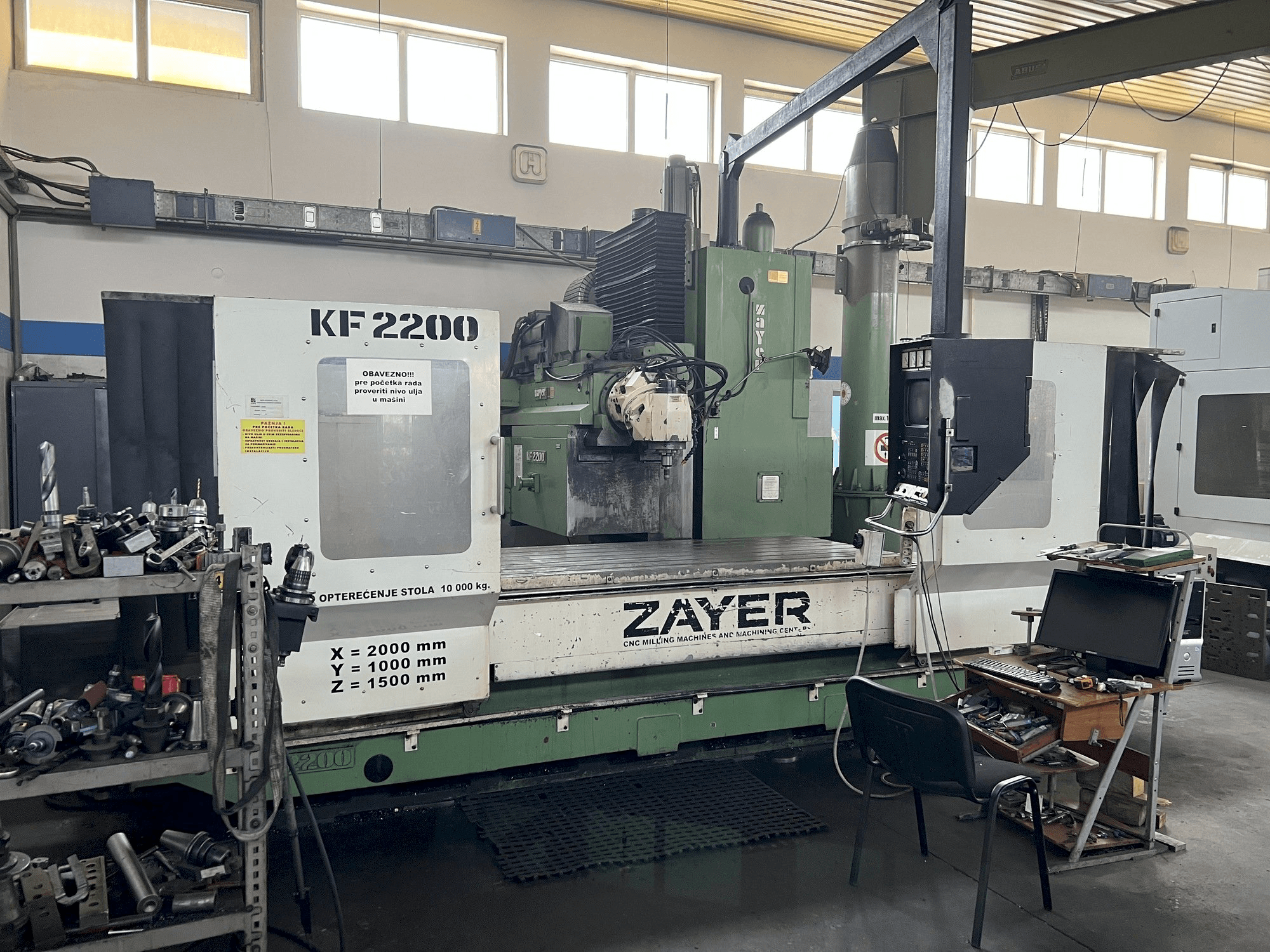 Вид станка Zayer KF 2200 спереди