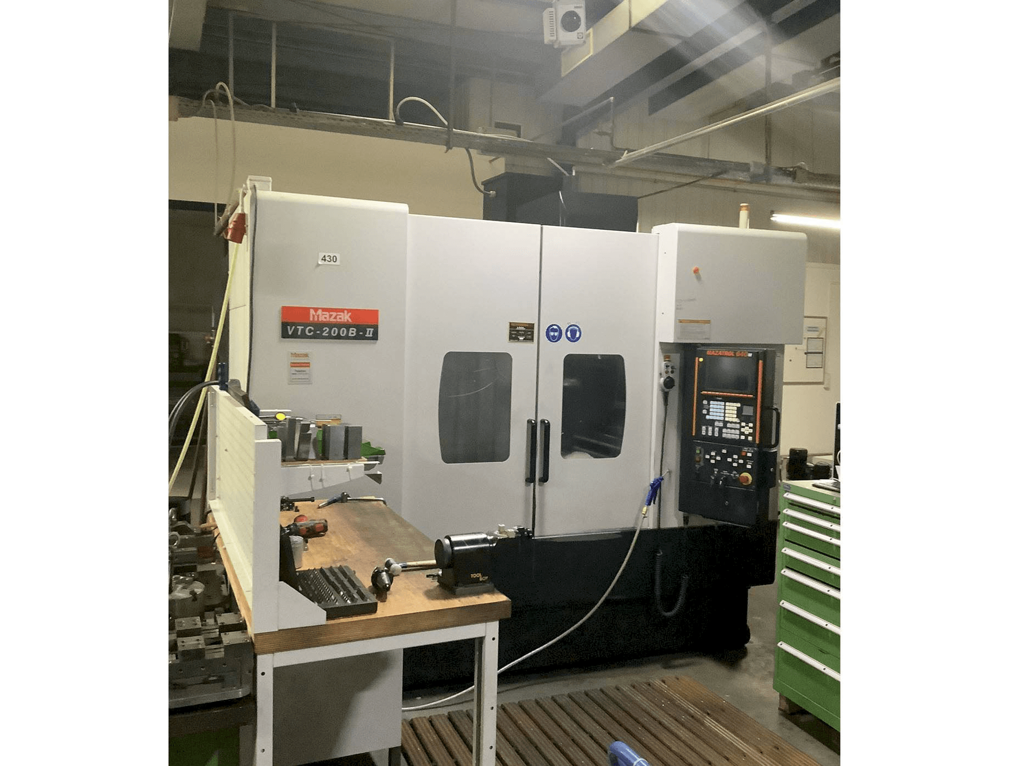Вид станка Mazak VTC-200B-II спереди