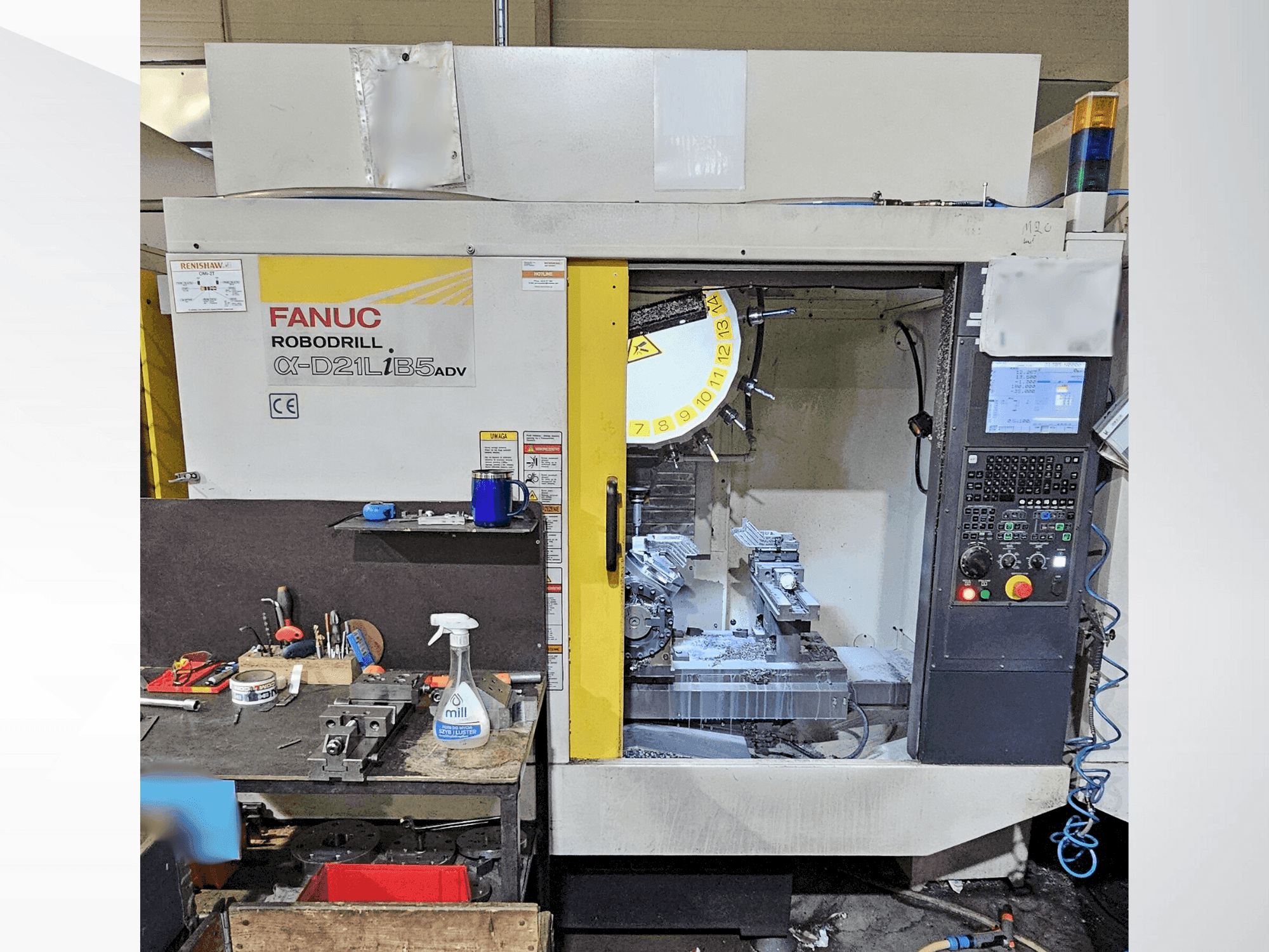 Вид станка FANUC Robodrill α-D21LiB5ADV спереди