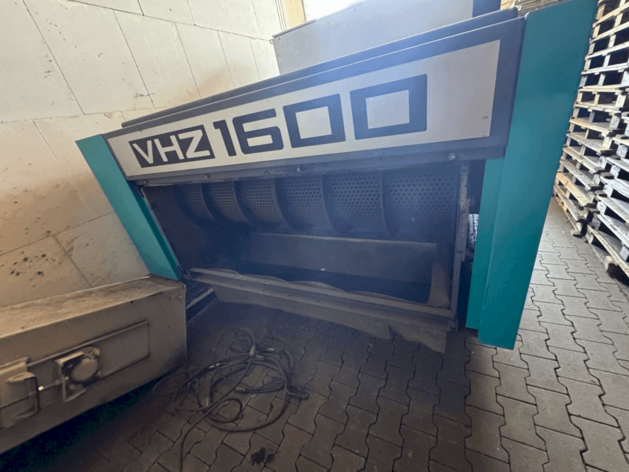 Вид станка VECOPLAN VHZ 1600 спереди